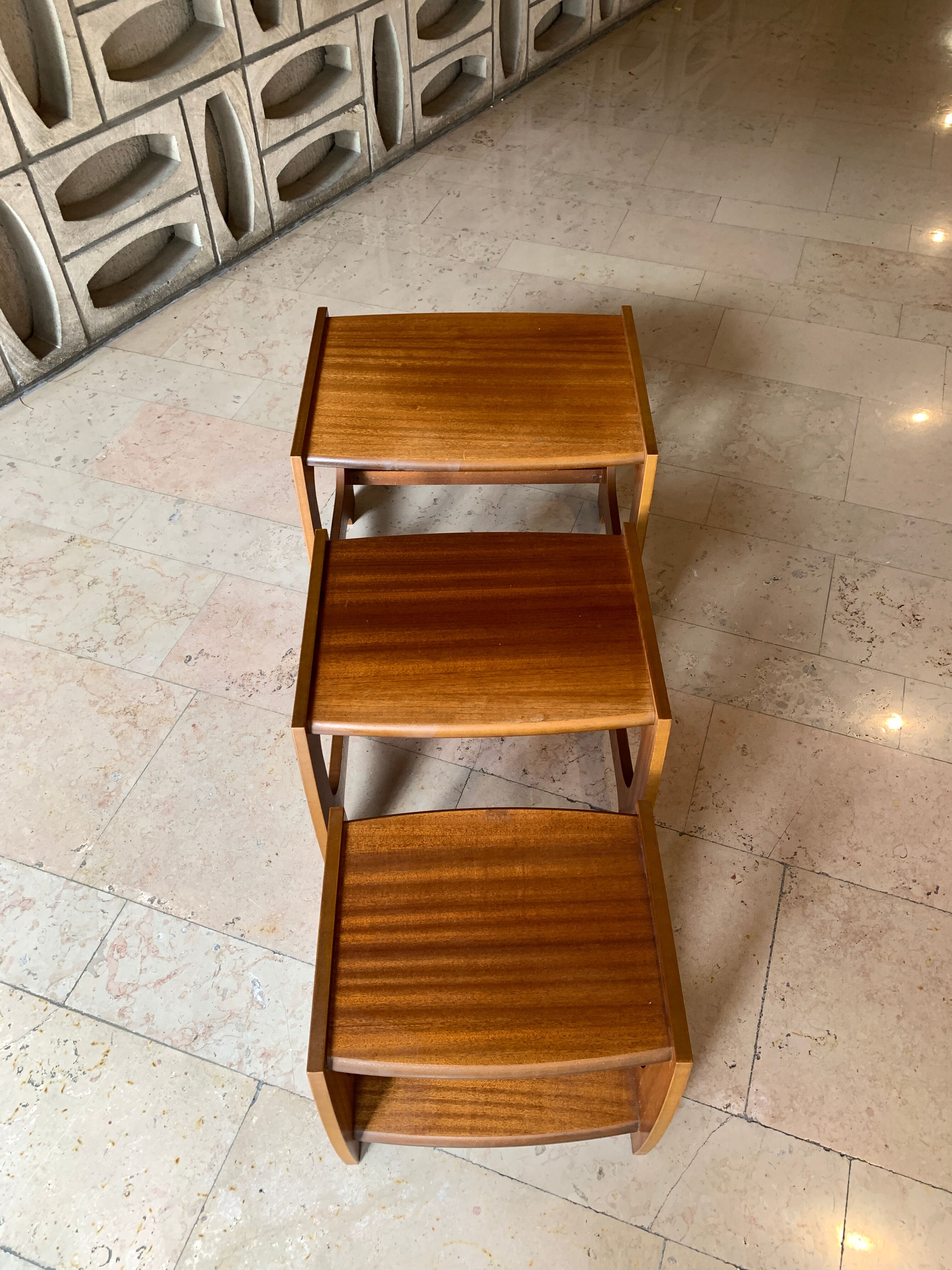 Christmas Pop-up 2022 -ENGLISH NESTING TABLES 60 #15