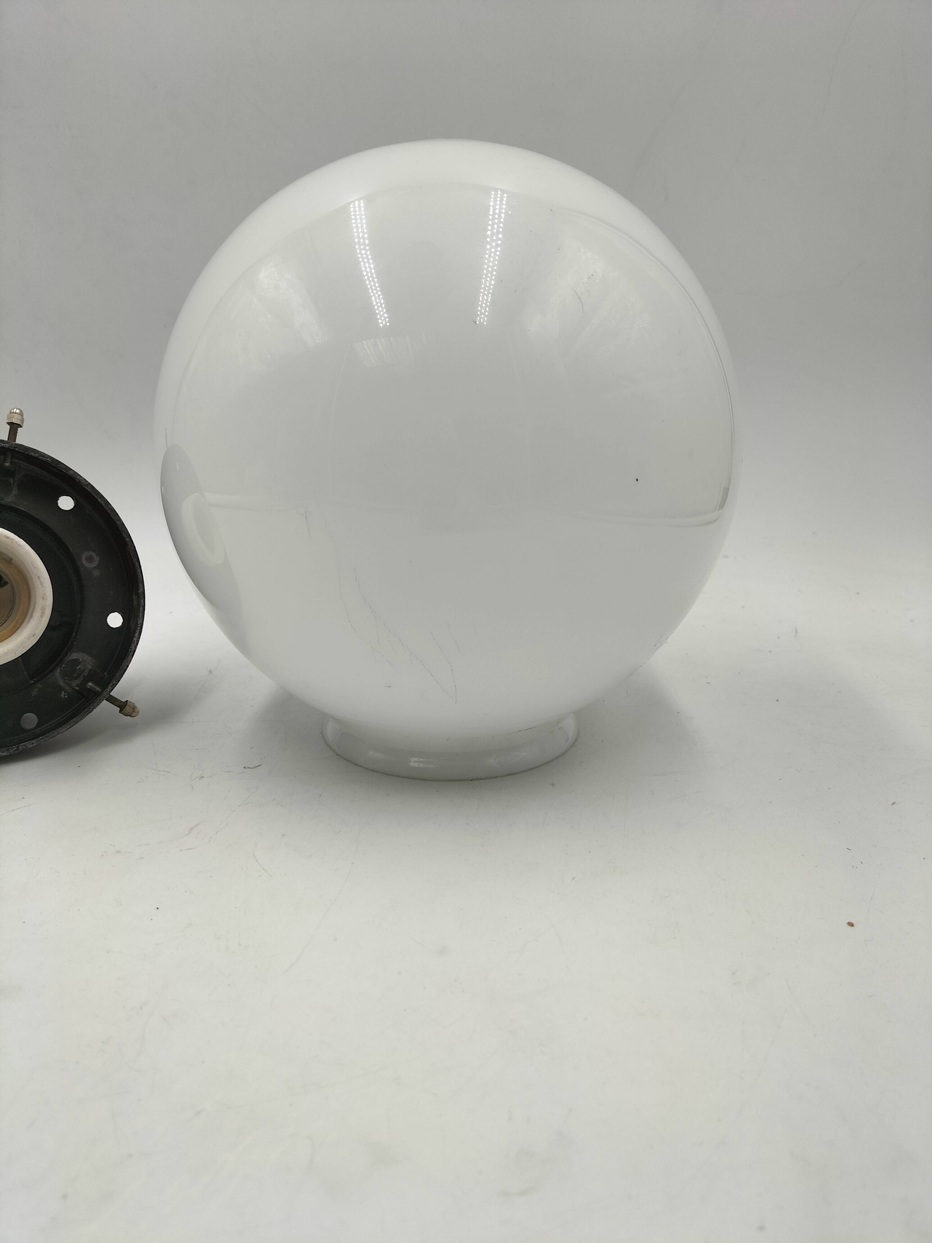 Opaline ball suspension