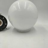 Opaline ball suspension