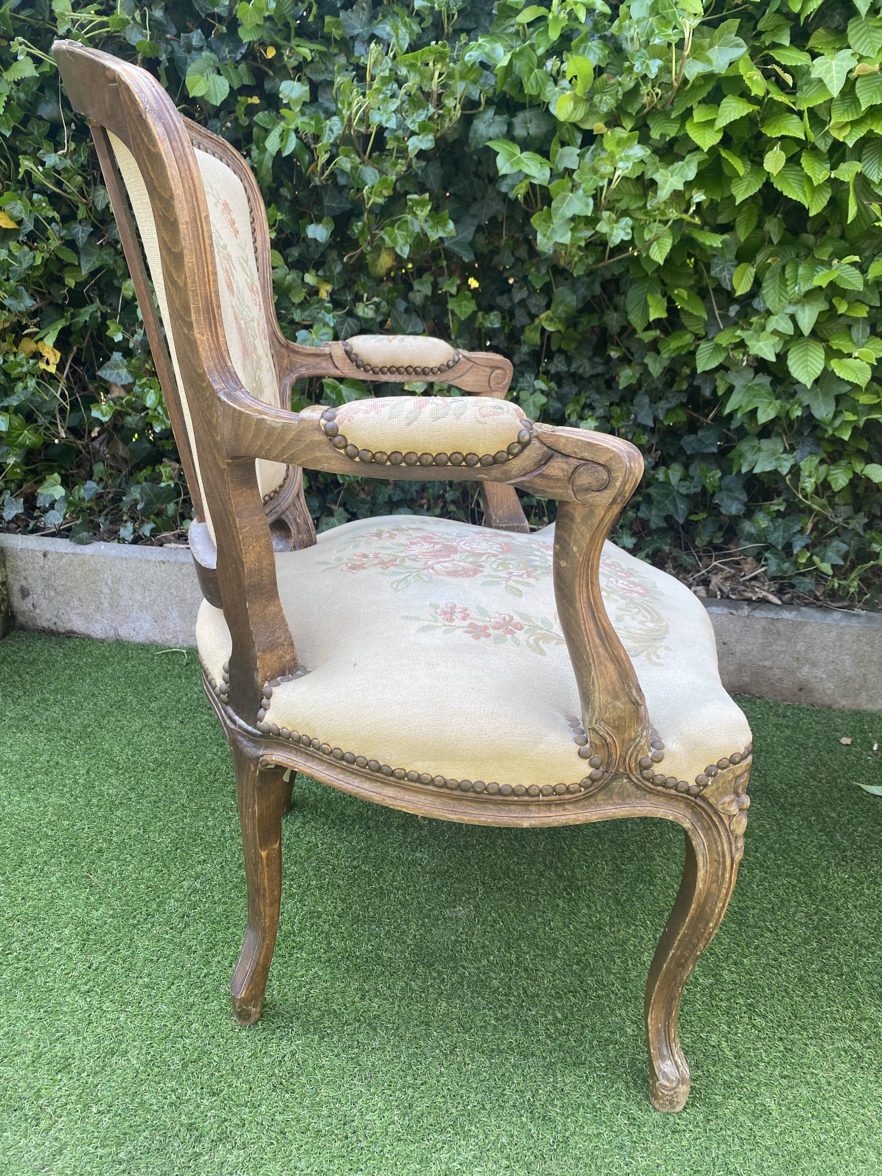 Basket bed and its two armchairs