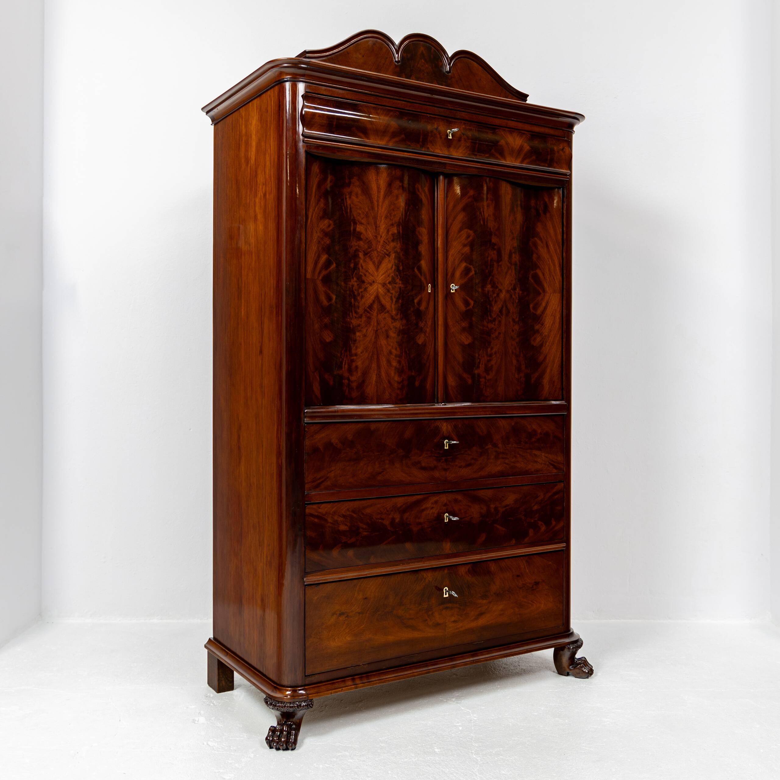 Chiffonnier haut avec bar en acajou 1850-1880
