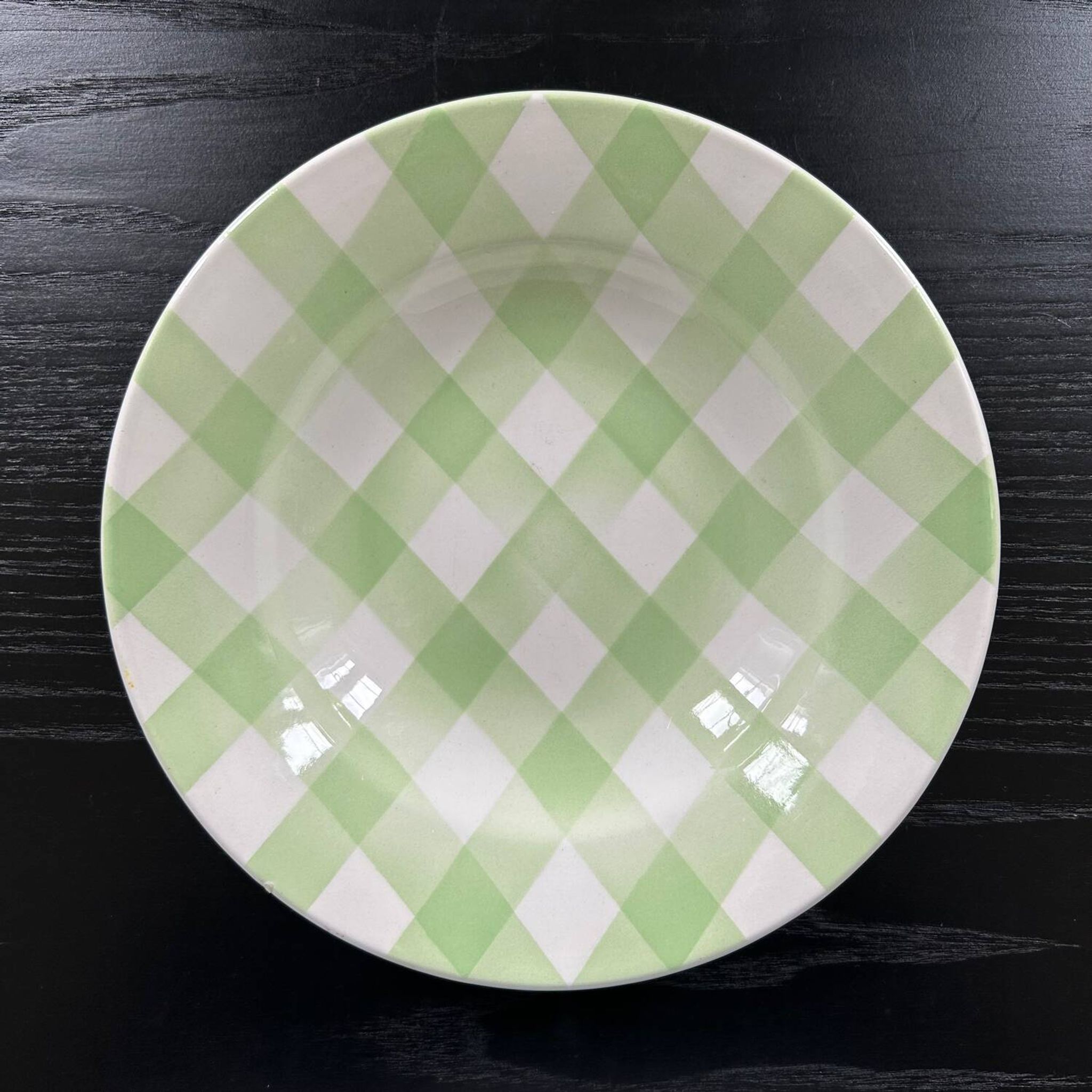 Assiette à carreaux vert pâle