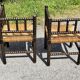 Paire de chaises fauteuils bobbin coin du feu angle