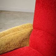 Fauteuil tissu rouge et jaune moutarde style bouclette 1970
