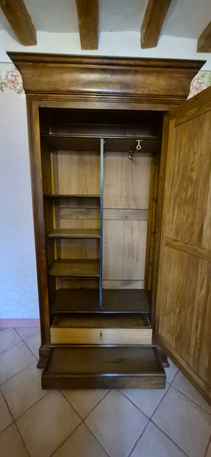 Antique wardrobe with one door and mirror.