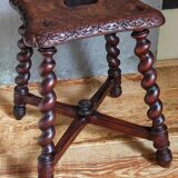 Tabouret ancien en bois massif tourné et sculpté