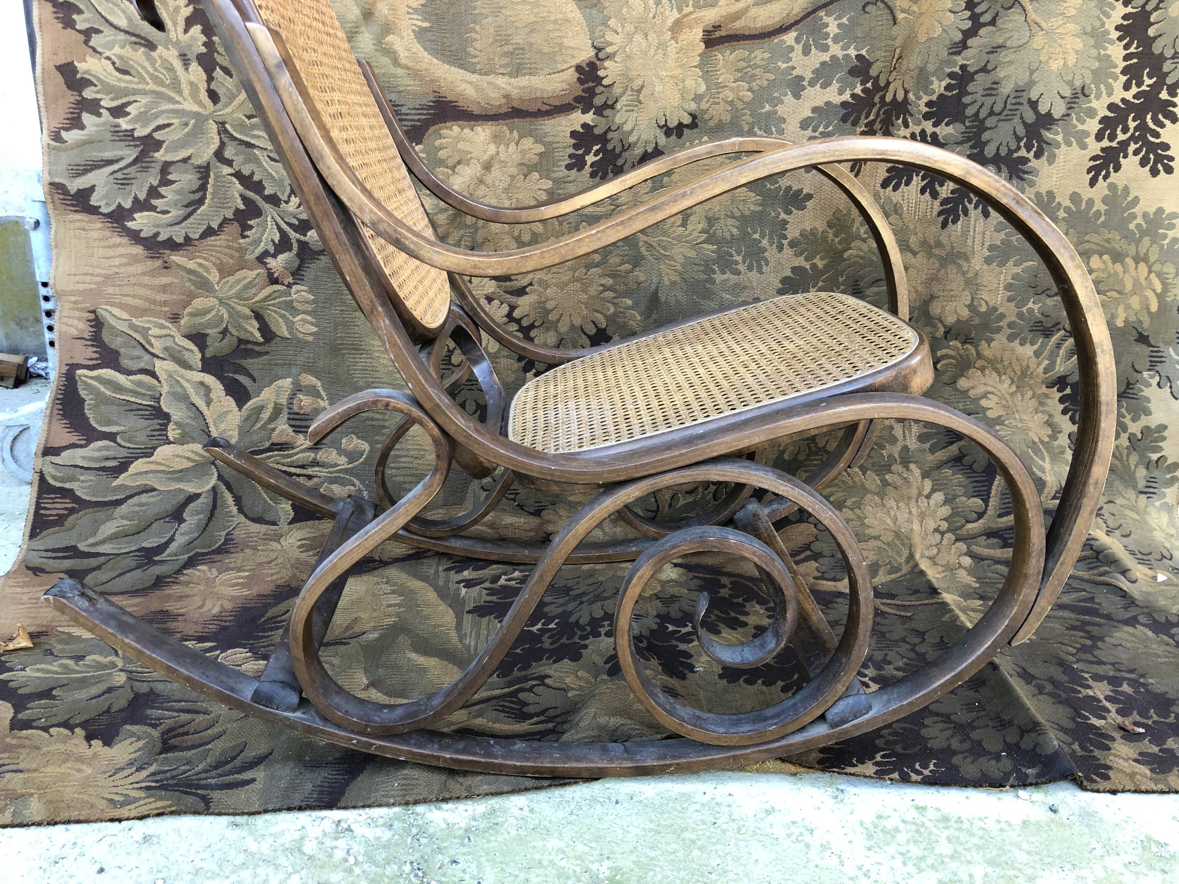 Rocking chair vintage cannée