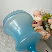 Vase vintage en opaline bleue