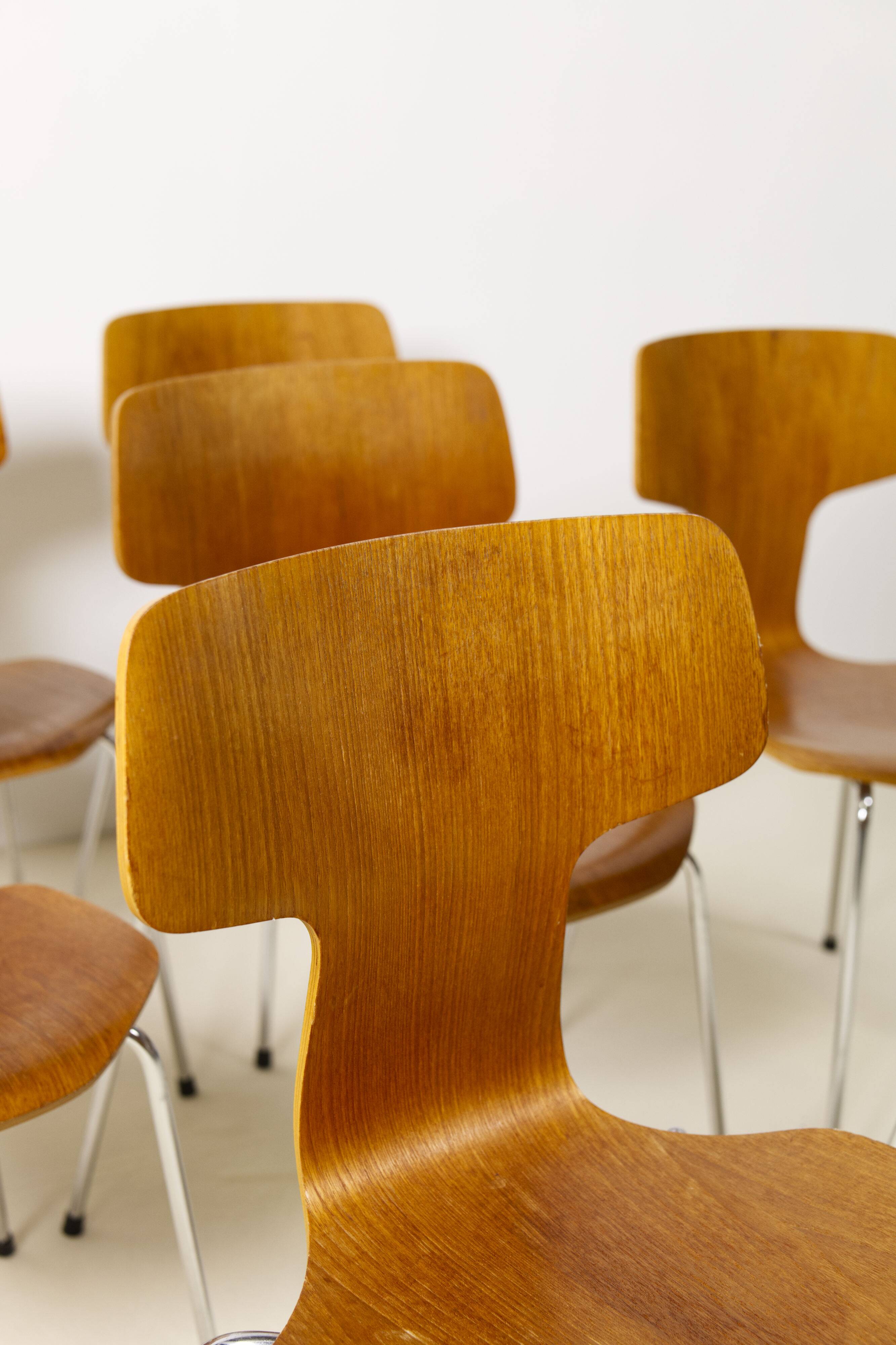 8 chaises T en teck, conçues par Arne Jacobsen pour Fritz Hansen, années 1980