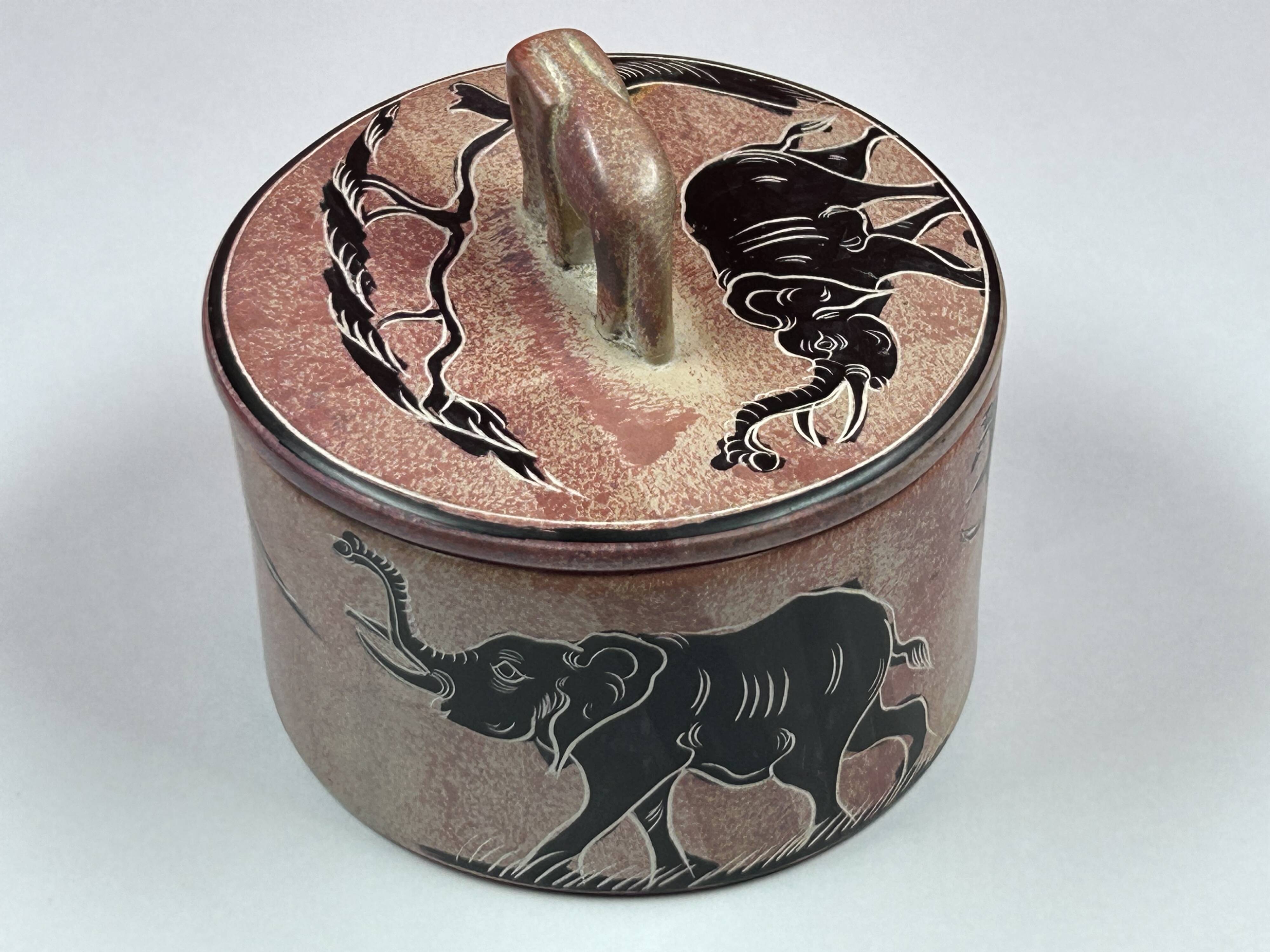 Soapstone box, trinket dish, candy dish with elephant decoration, 9.5 x 9 cm