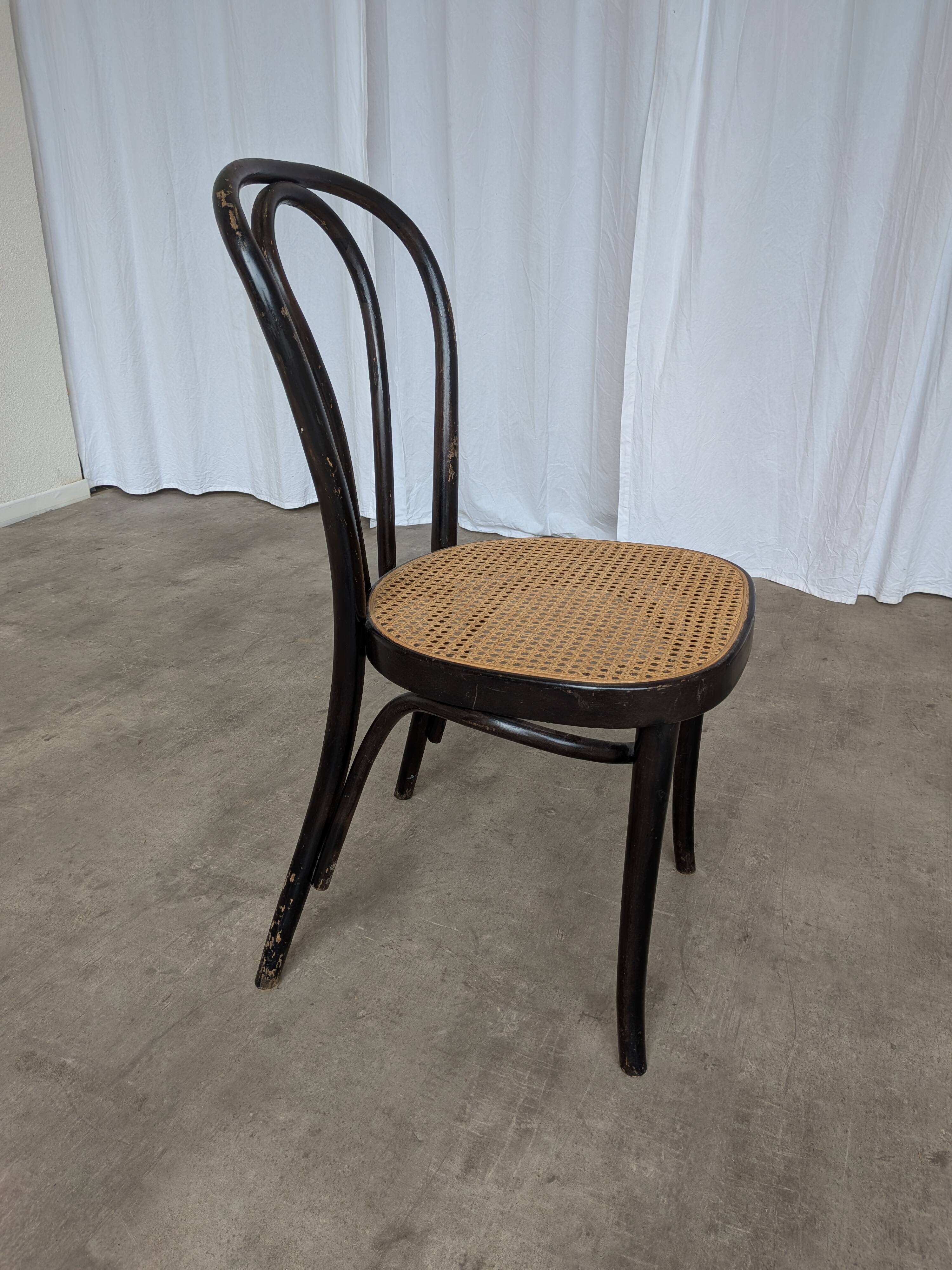 Chaise de salle à manger vintage style Thonet en bois noir et assise en cannage 1970
