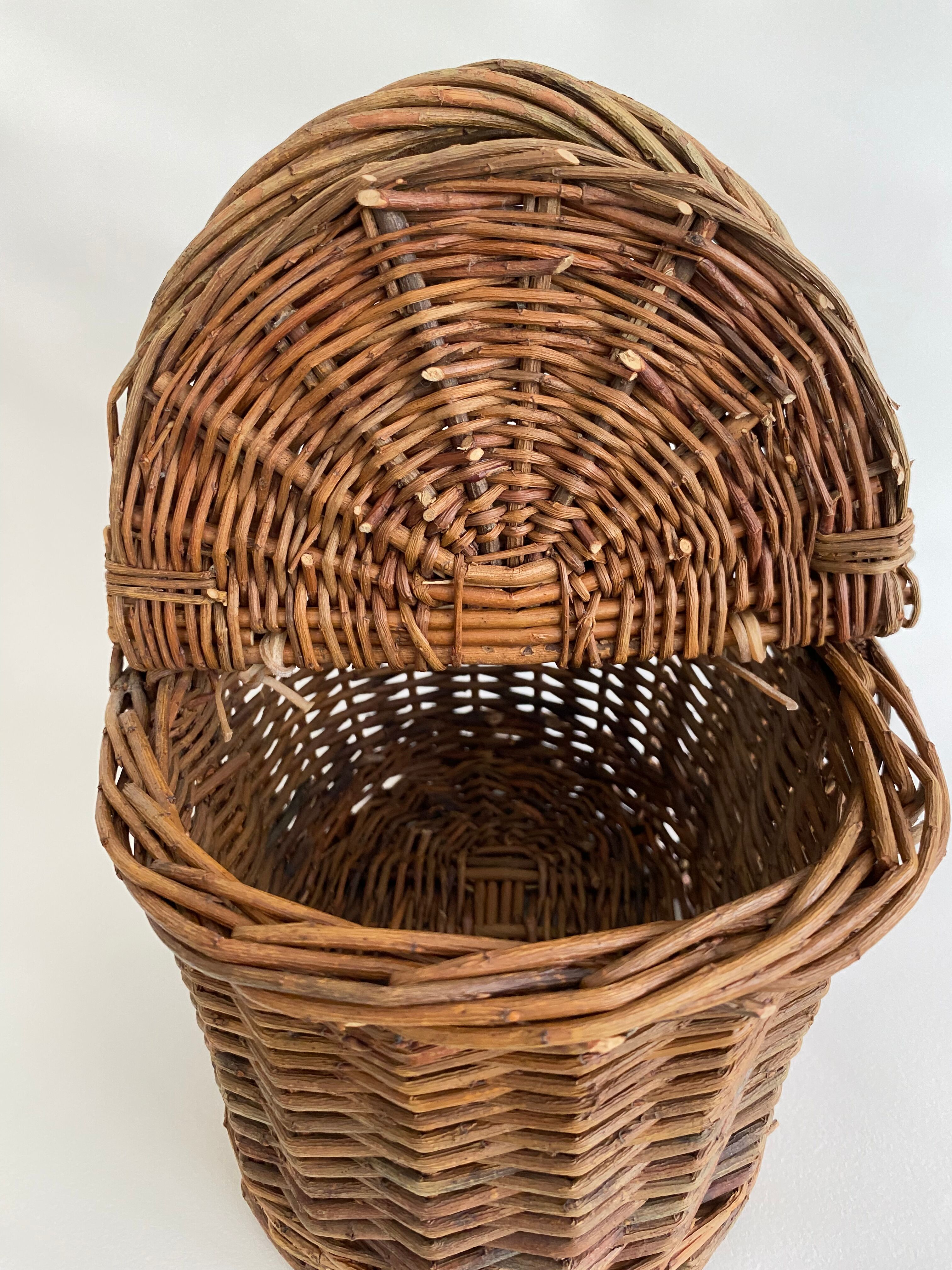 Double opening basket