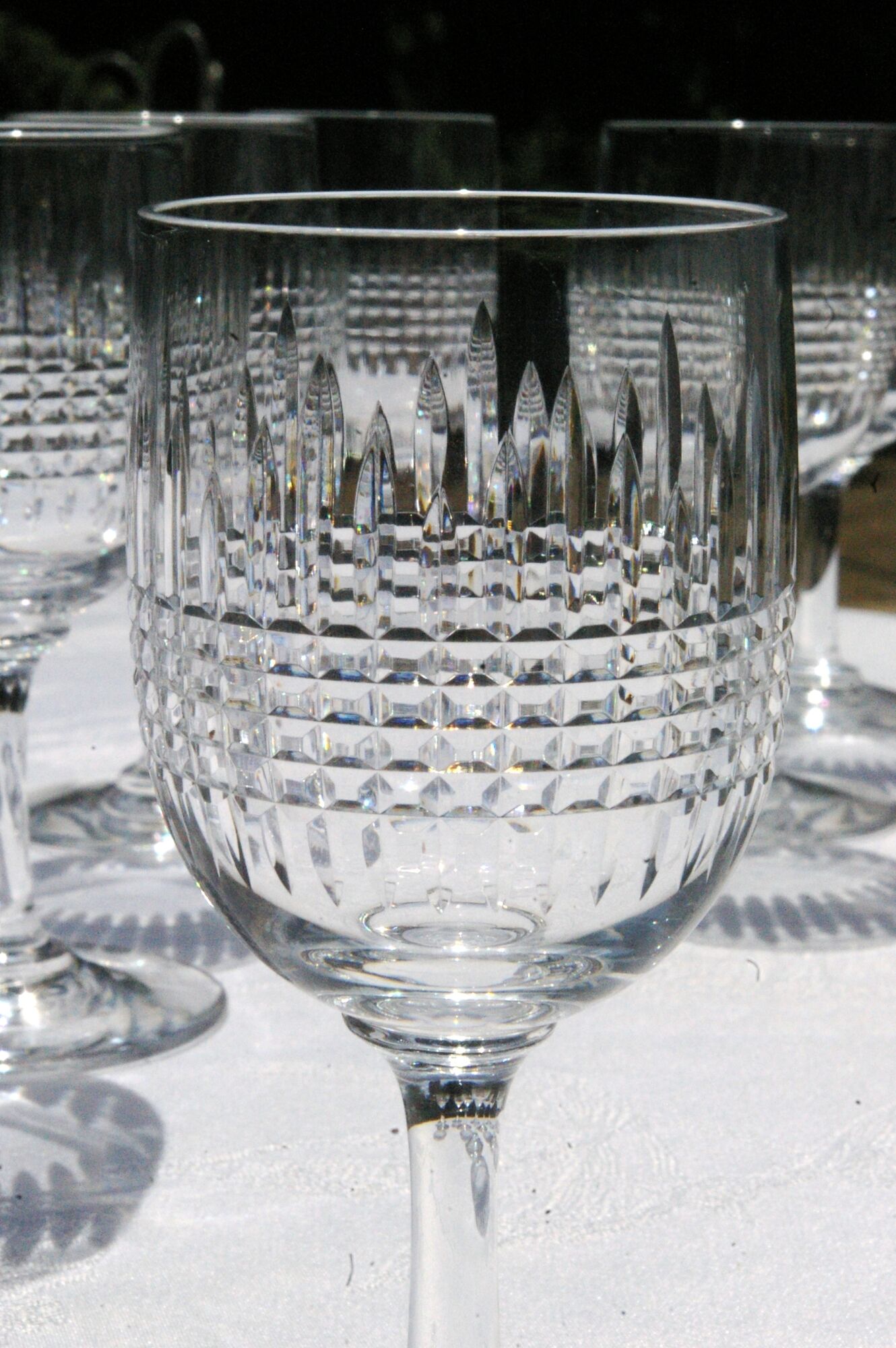 BACCARAT NANCY - 12 Glasses of white wine in cut crystal - Signed - H 12,5cm