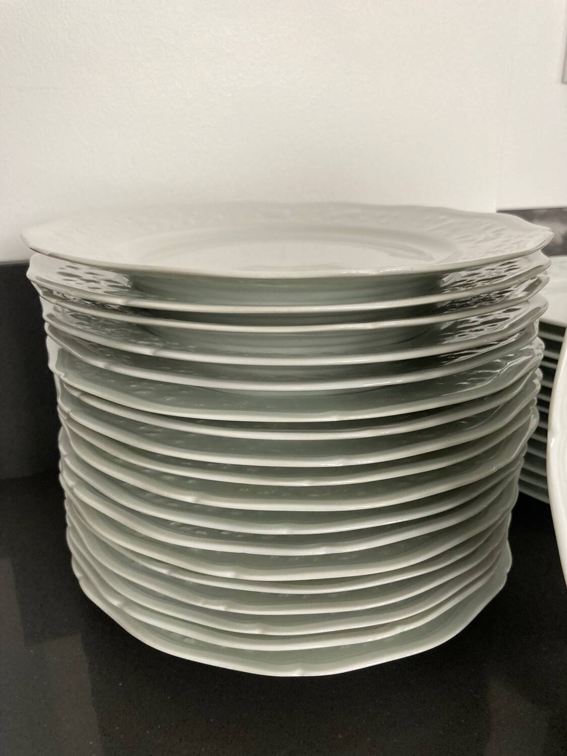 Set of 19 Pont aux Choux reissue plates