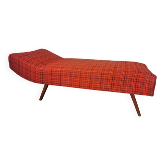 Daybed des années 60, tissu écossais tons orangé