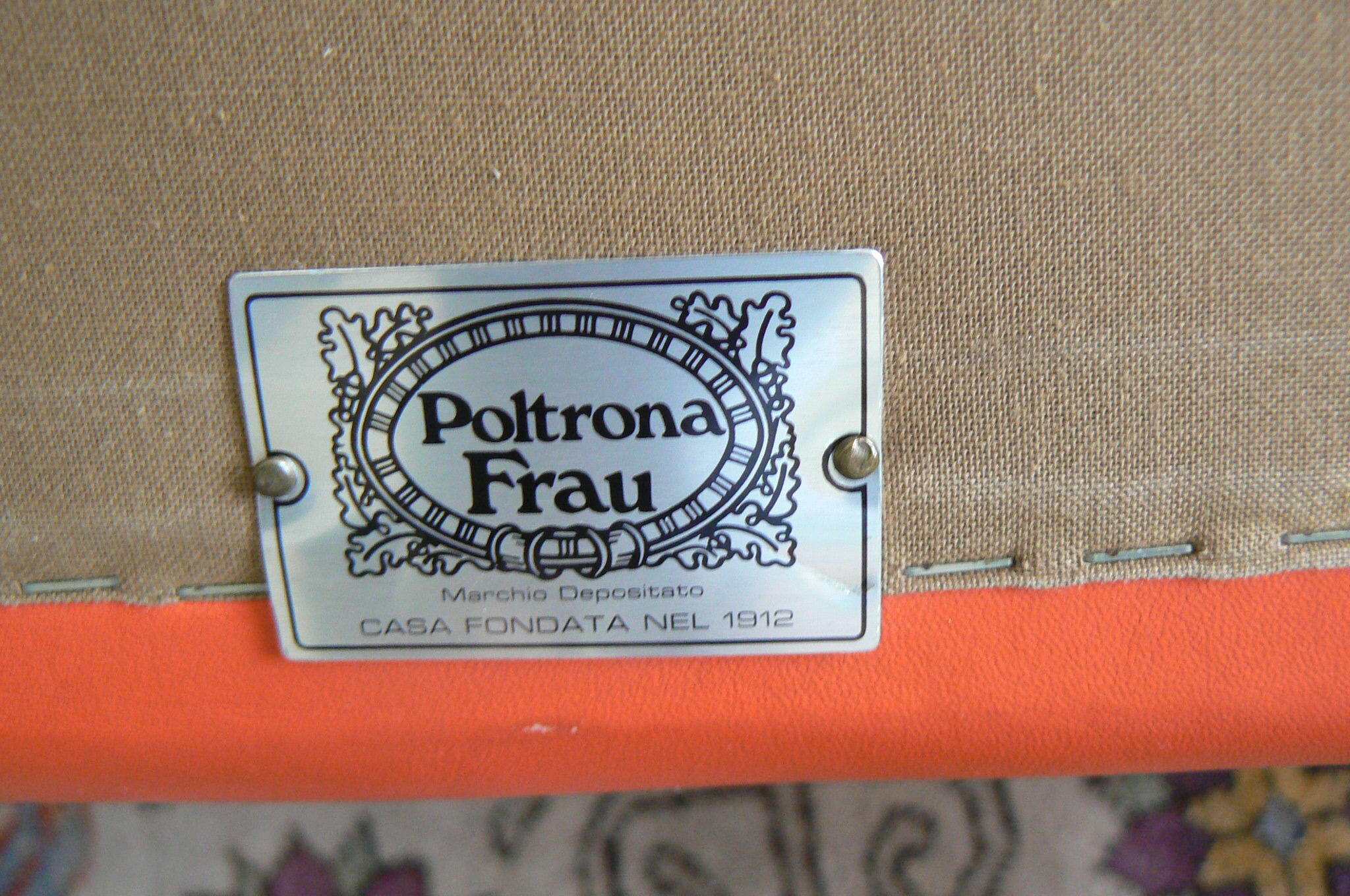 SET 2 ARMCHAIRS AND 1 POLTRONA FRAU VINTAGE POUF