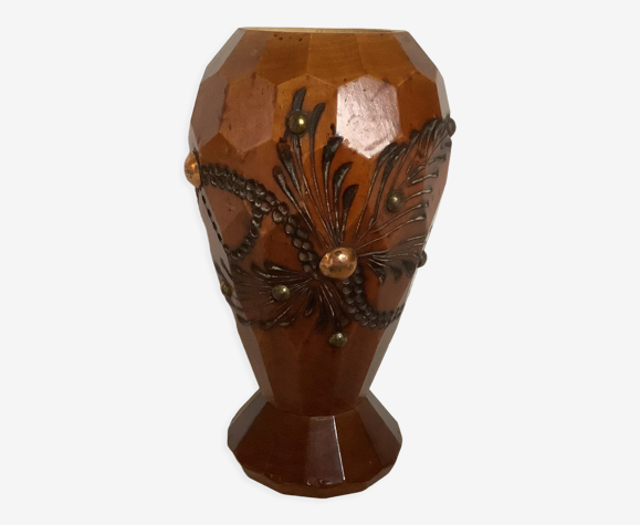 Ancien bougeoir en bois sculpté clouté brutaliste