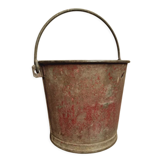 Old bucket fire bucket waste bucket
