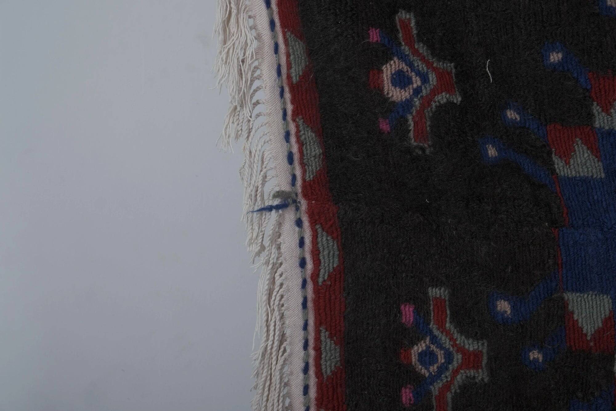 Vintage handmade Turkish rug 105x142 cm