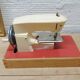 Machine à coudre jouet années 60