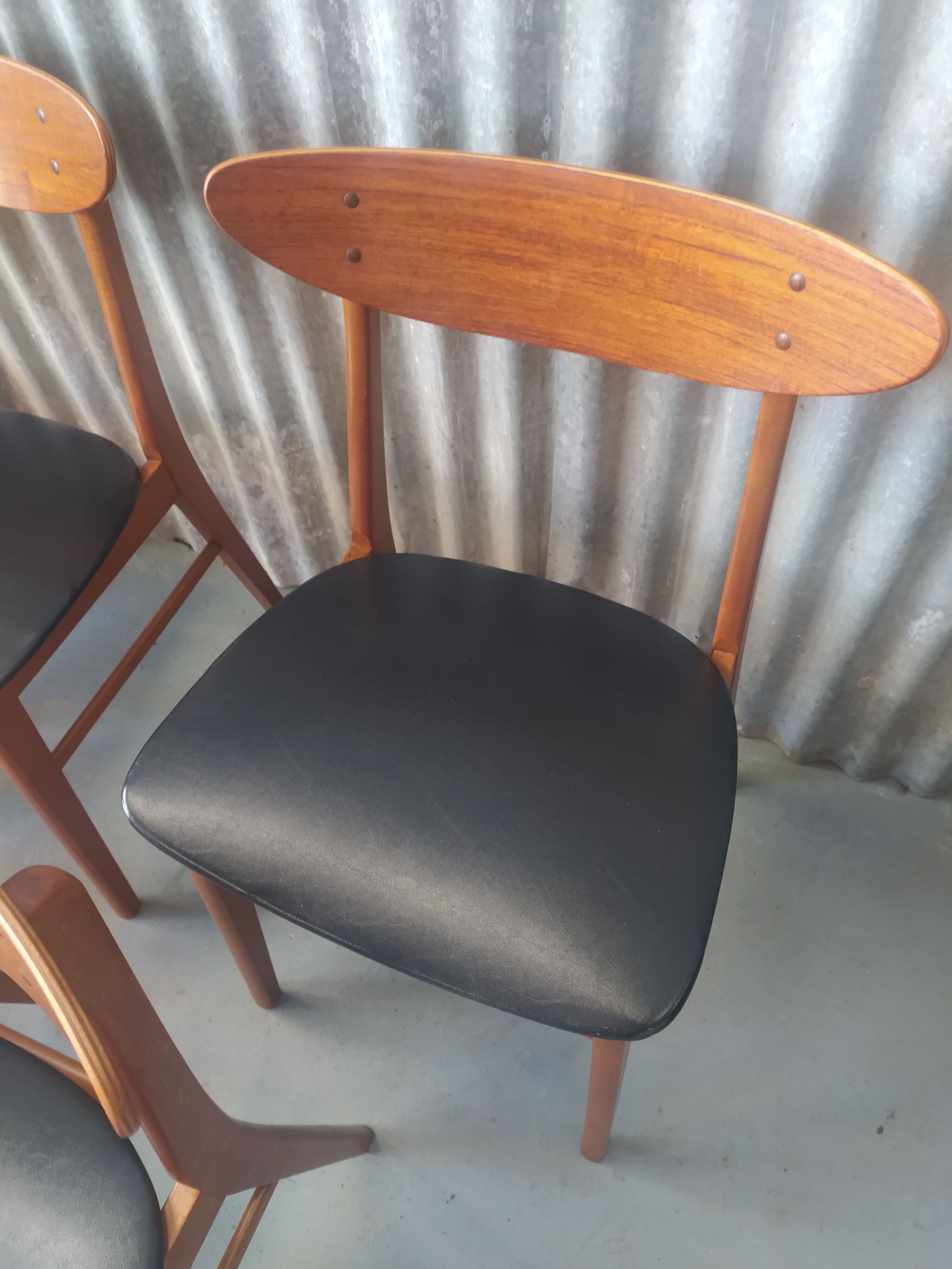 Suite de 6 chaises n°210 en teck Farstrup Mobel