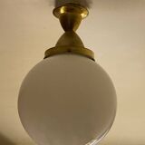 Suspension boule en verre opalin ancienne