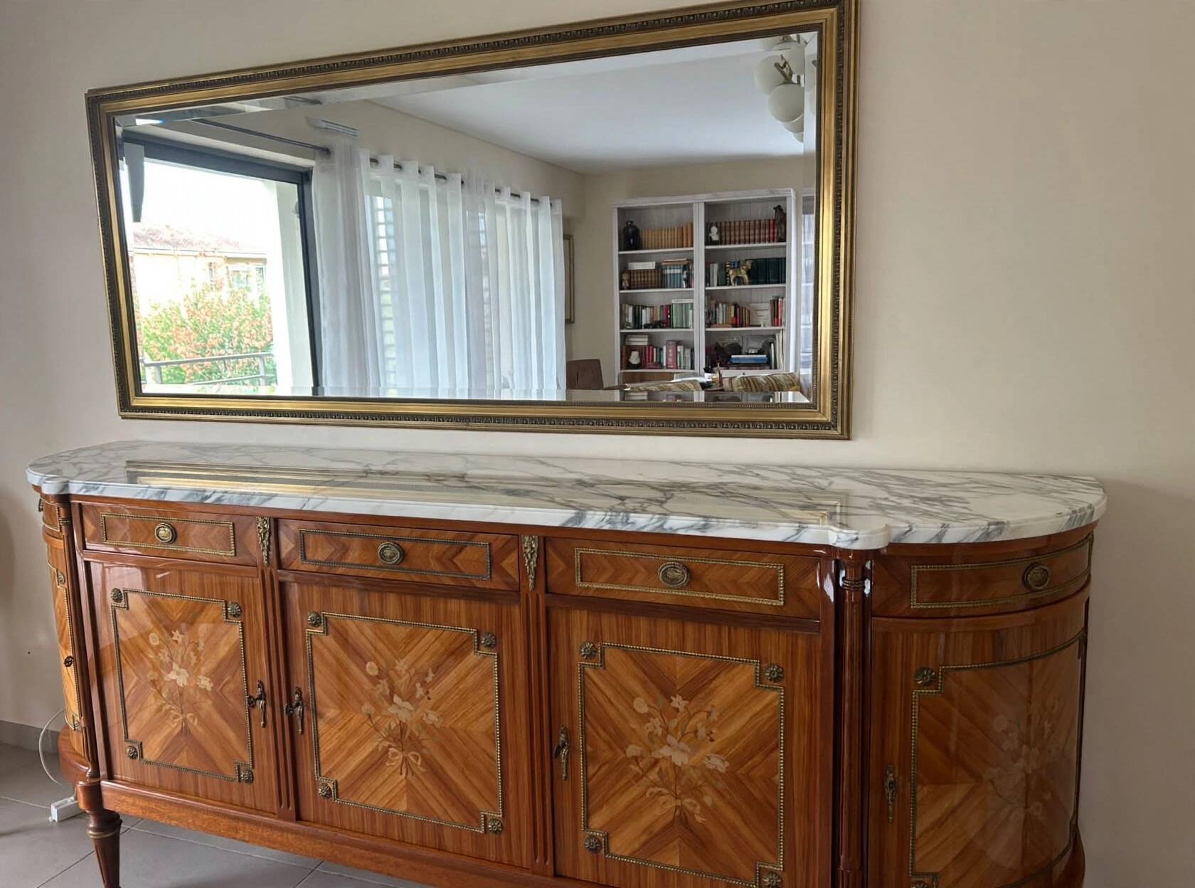 Grand bevelled mirror