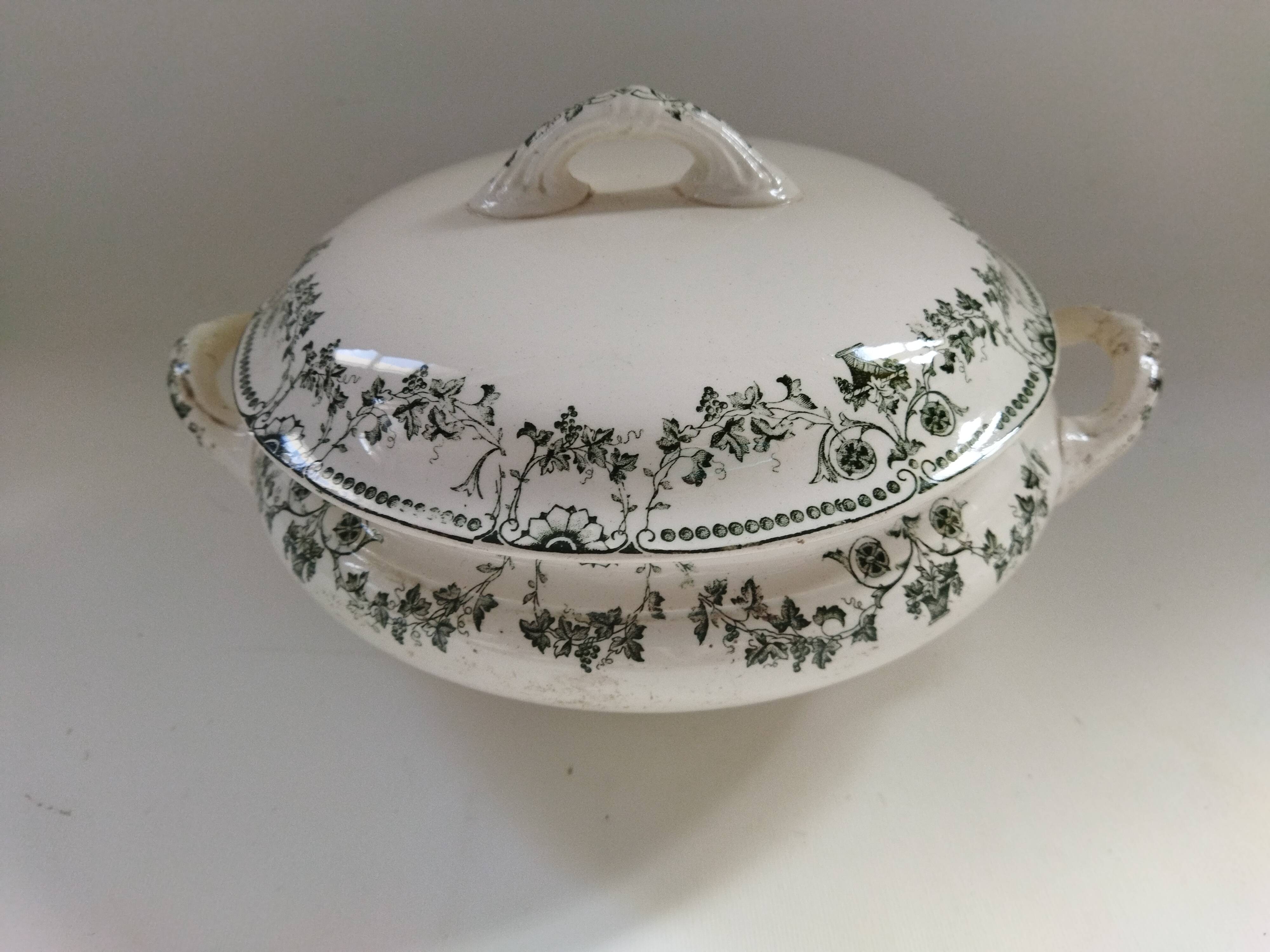 Badonviller "Champagne" iron clay vegetable dish