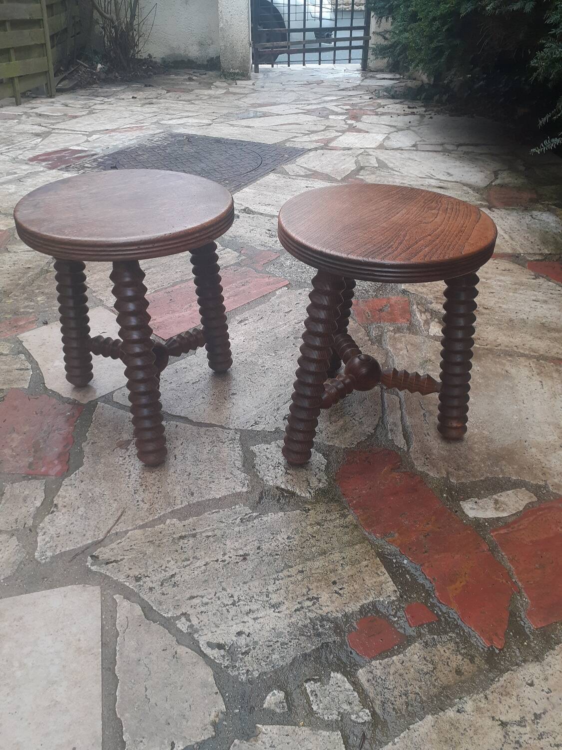 Low table with 2 small stools