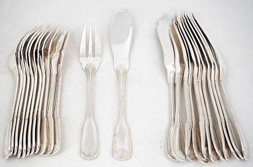 Ercuis Maintenon, Shell, 12 fish forks, 24 pieces in silver-plated metal.