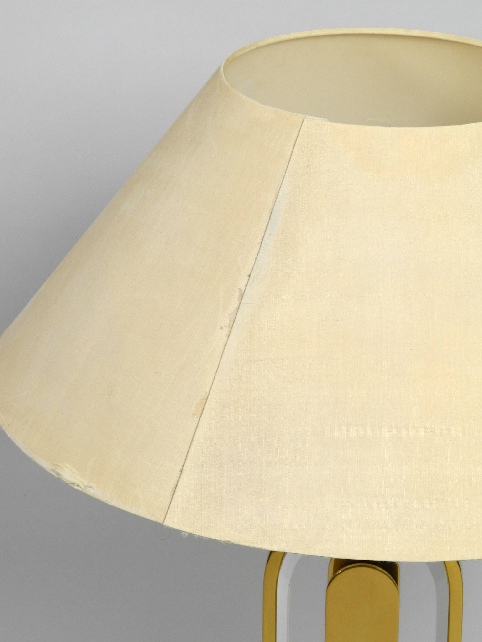 Lampe de table en verre et laiton XXL des années 1970 de la collection Vereinigte Werkstätten.