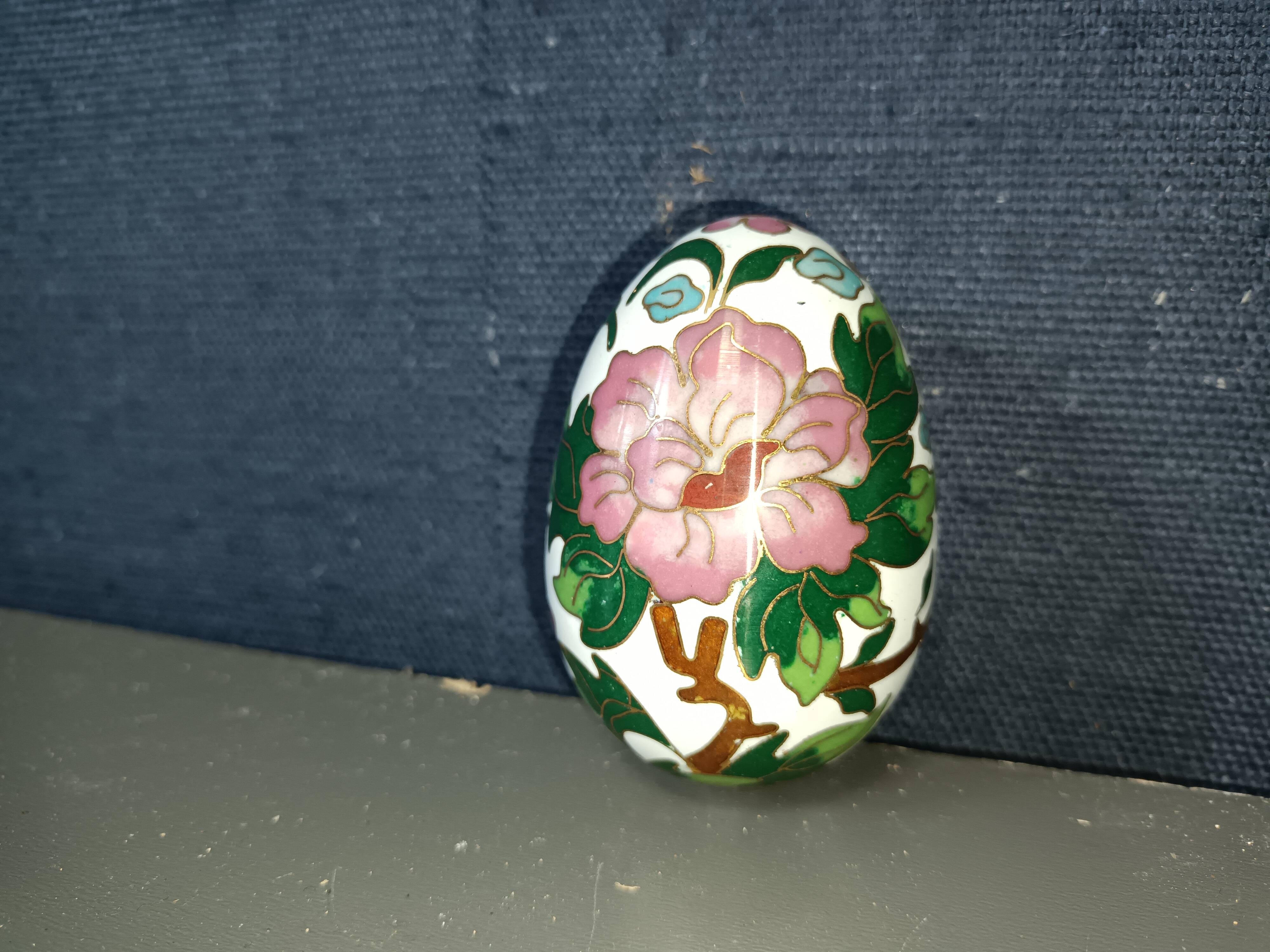 Decorative cloisonné egg