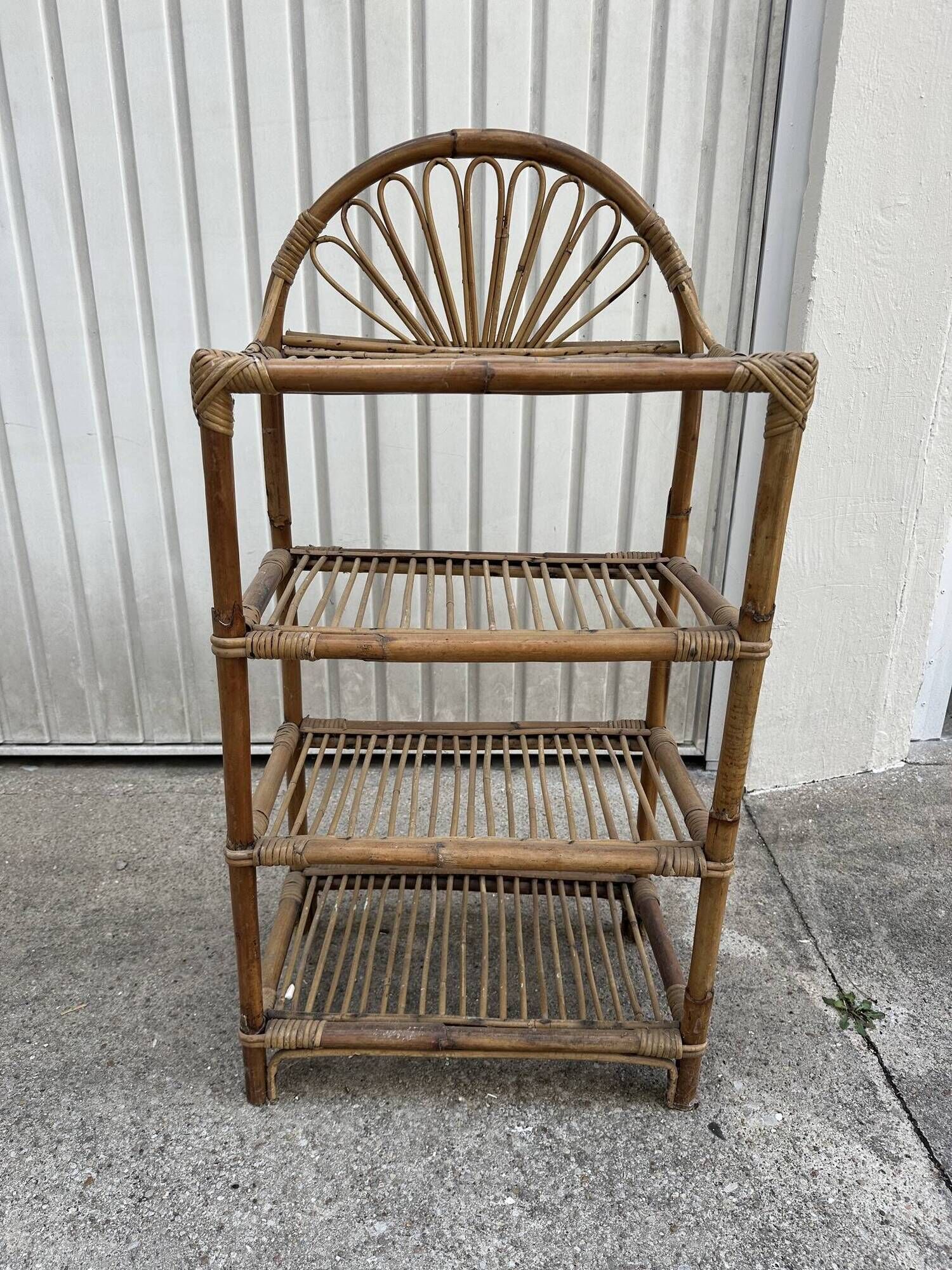 Vintage rattan shelf – 60s/70s style – fan pattern