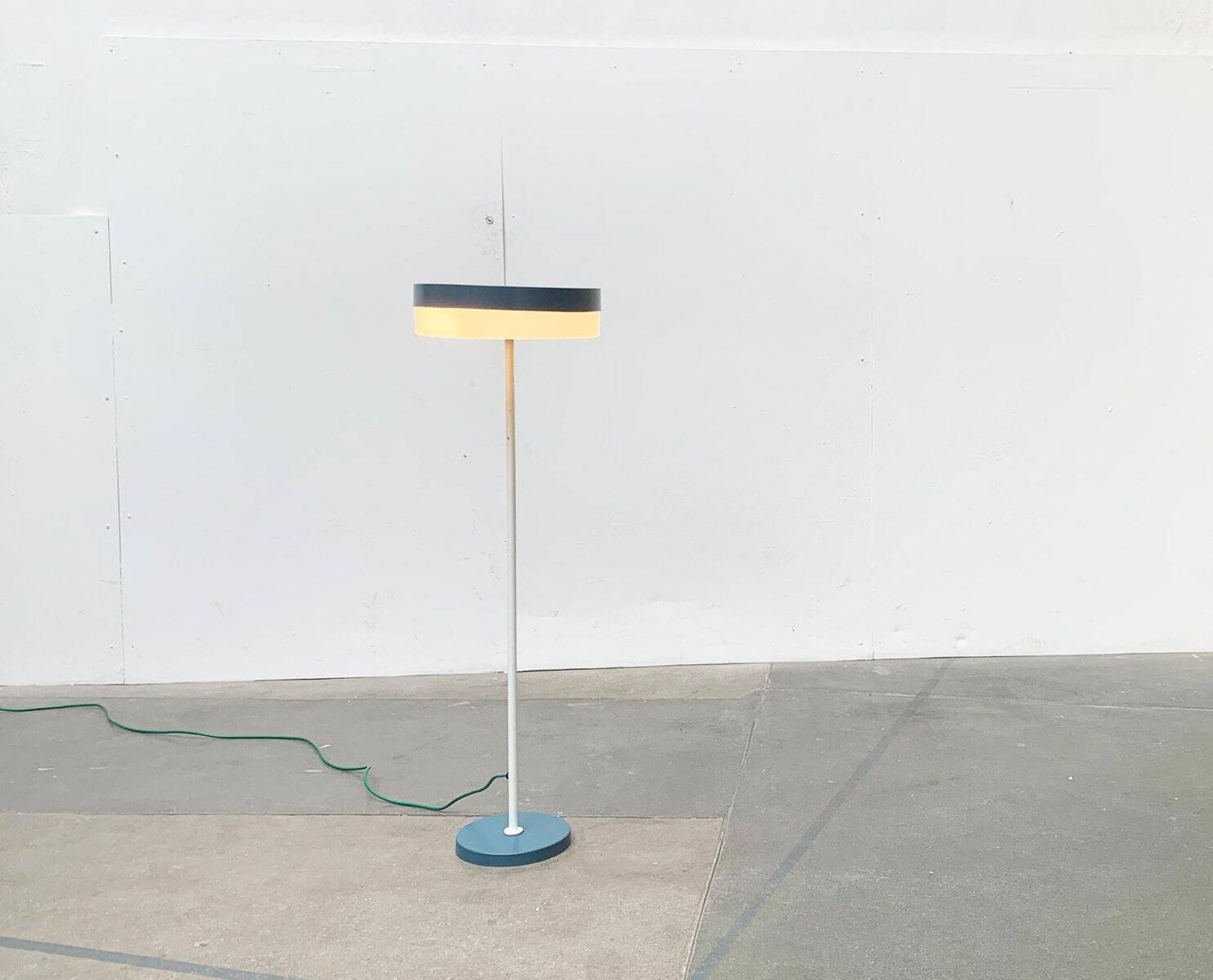 Lampadaire minimaliste de Bega, Allemagne