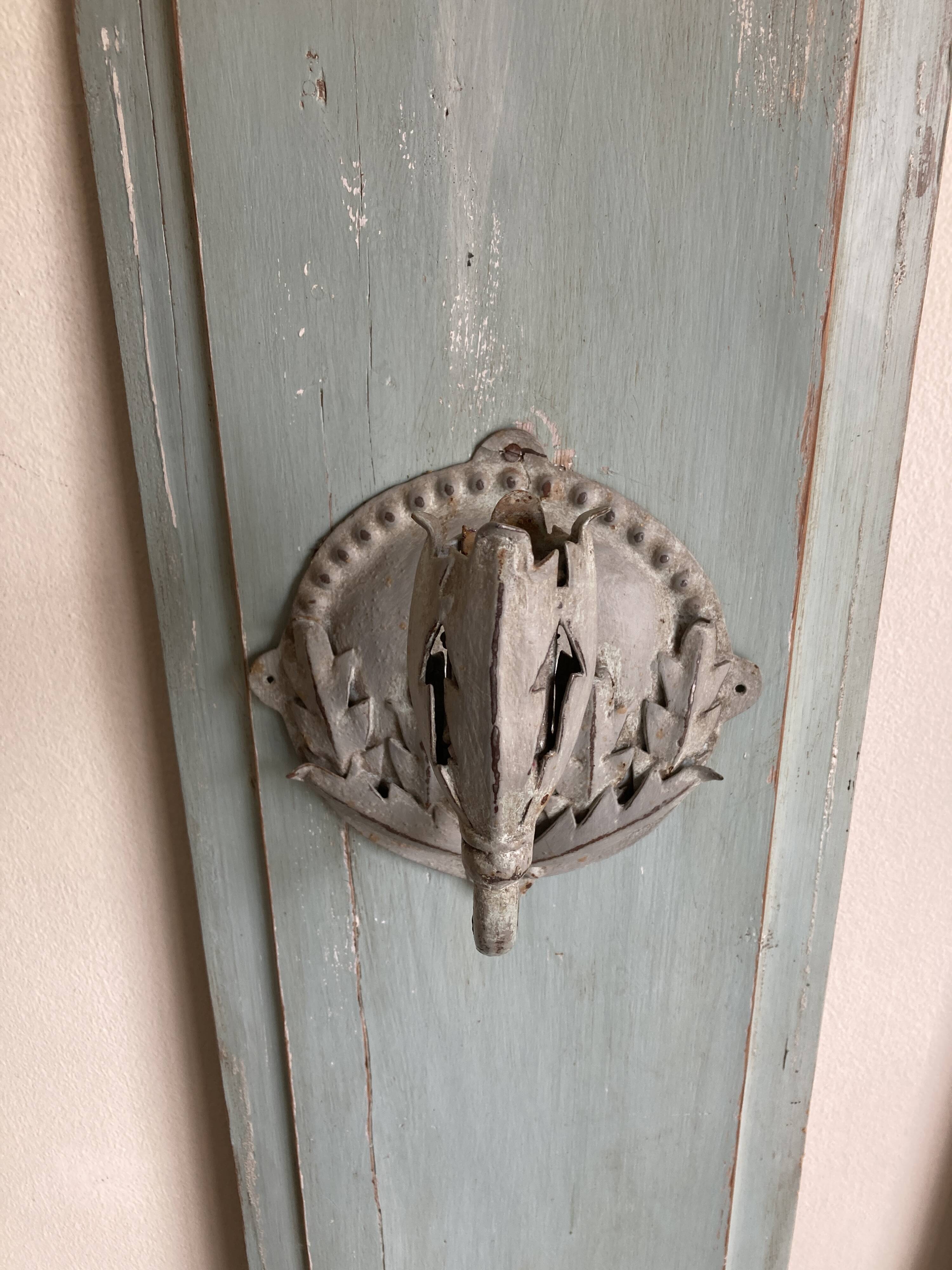 Pair of wall candle holders in Louis XVI neoclassical style with acanthus leaves.
