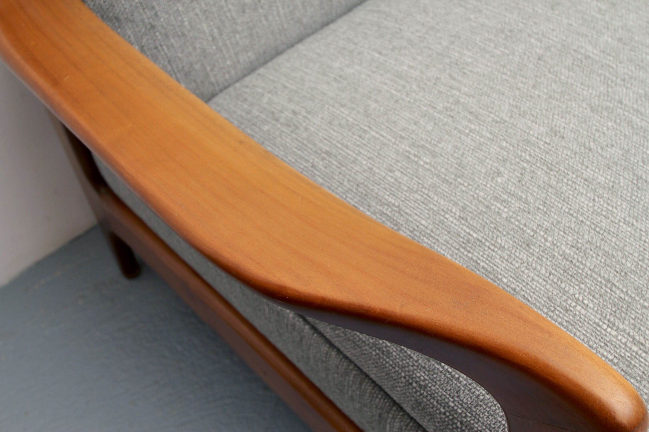 1960s sofa/daybed convertible in cherrywood