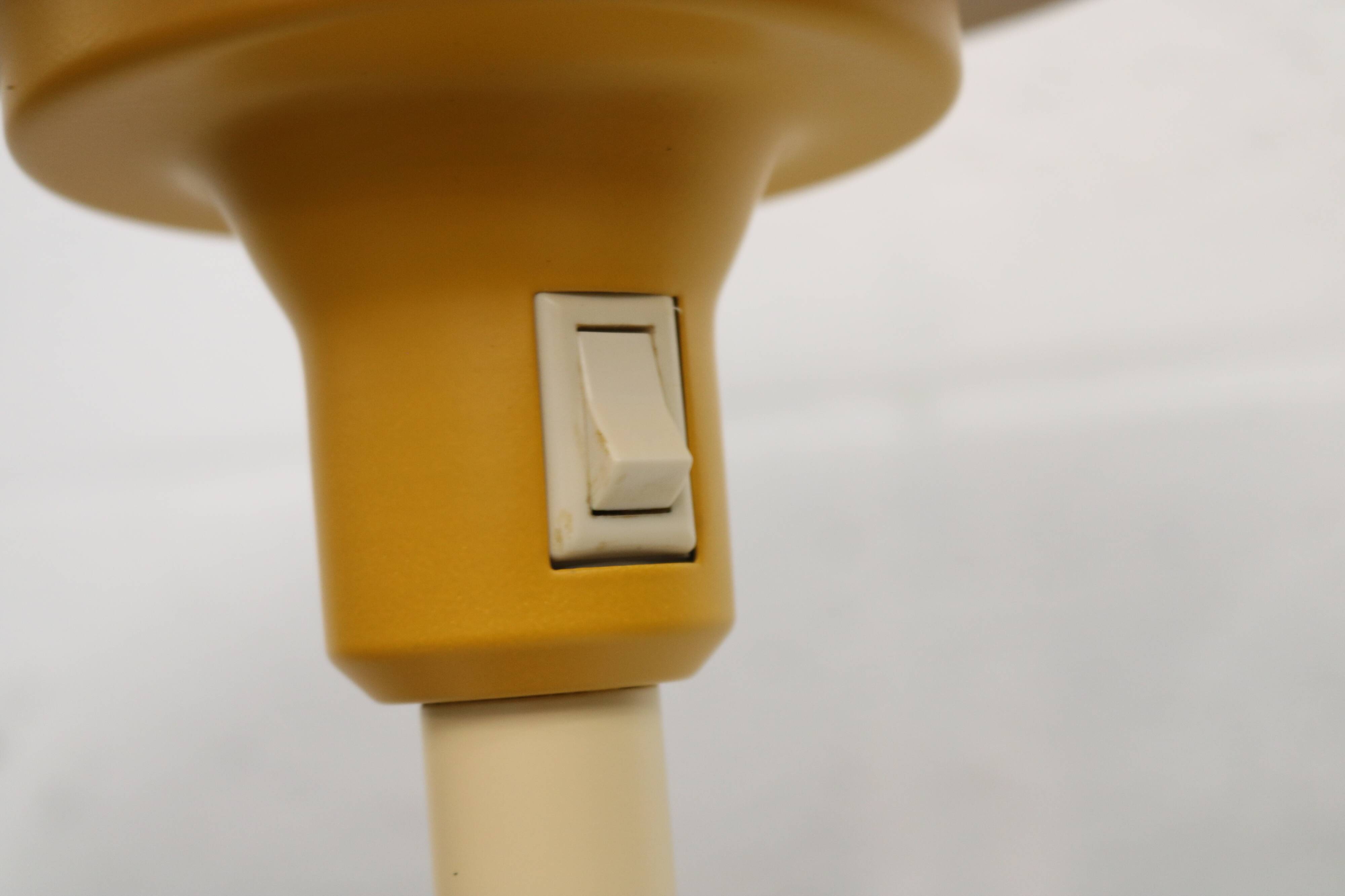 Lampe de bureau danoise verte et jaune par Lyskaer - Modèle 2252