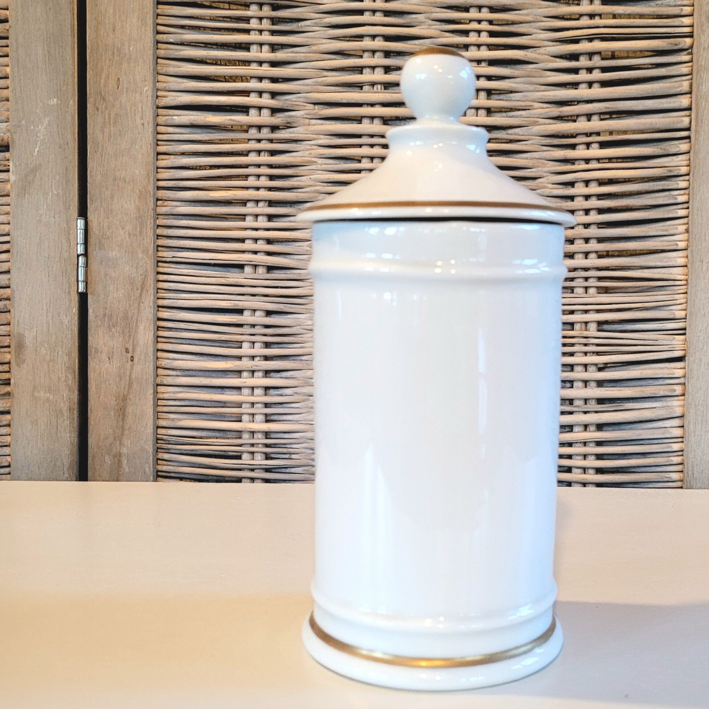 Pot à pharmacie