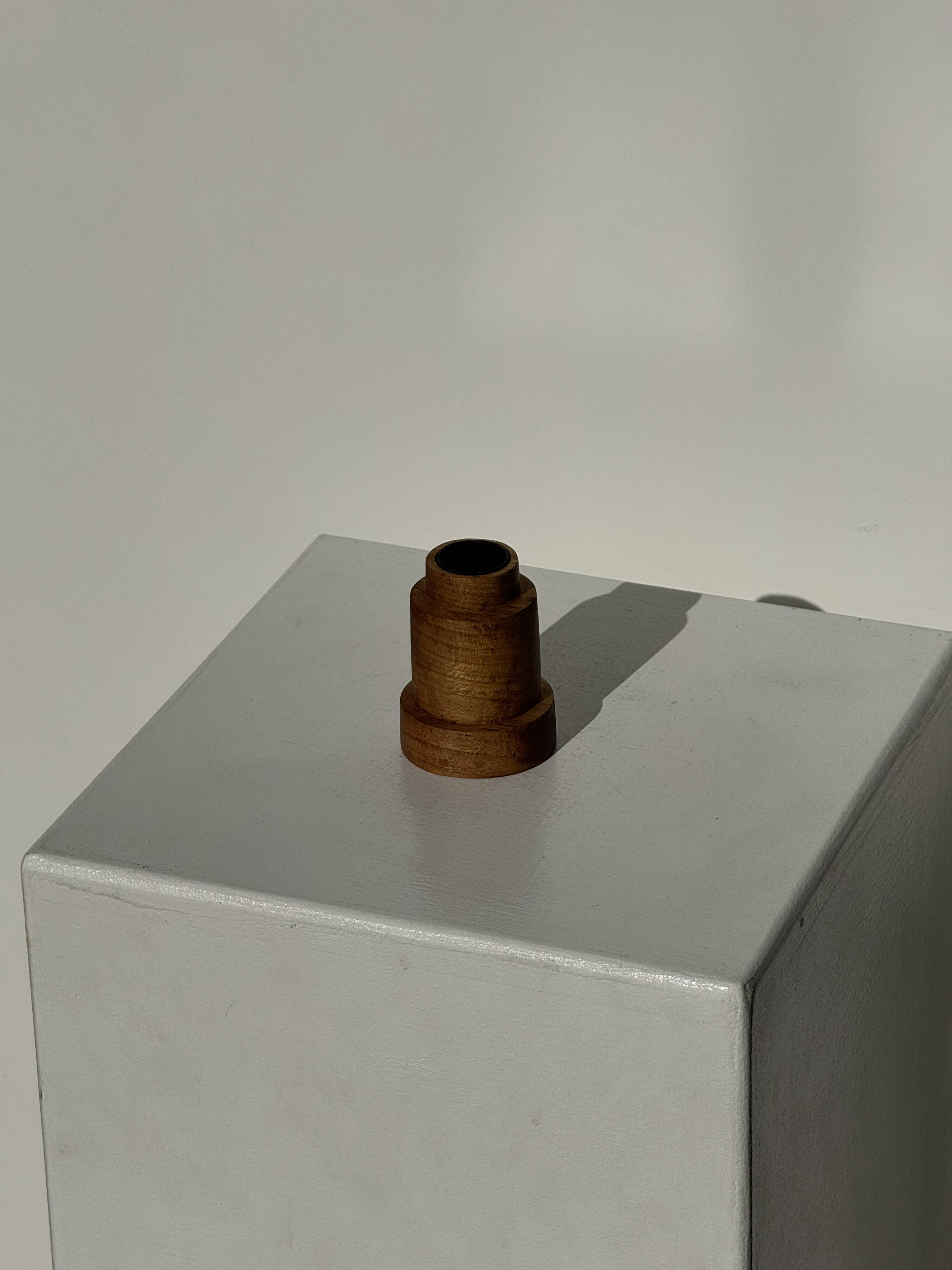 Circular teak monoxyle candlestick, pyramidal with a high central part H7 D5.