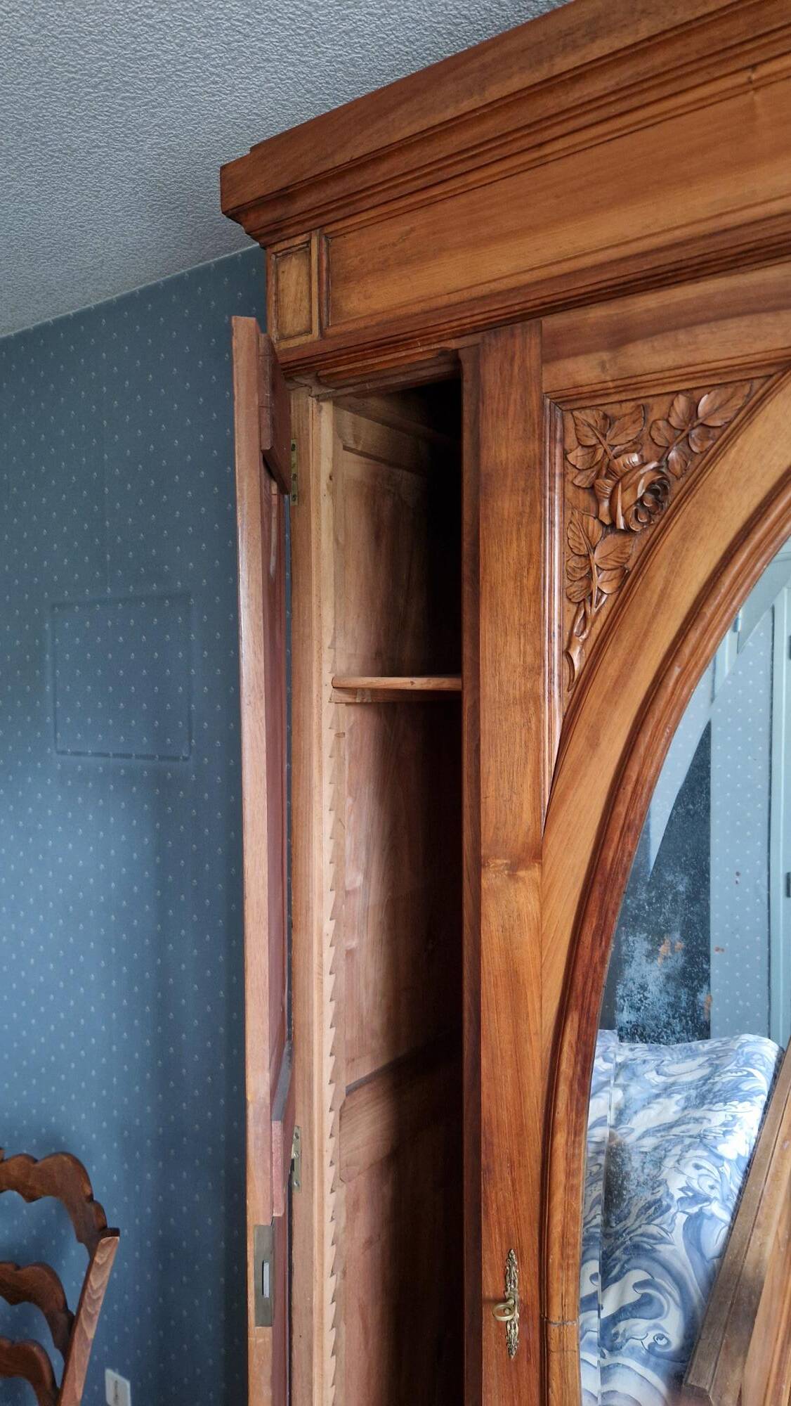 Antique 3-door wardrobe with mirror