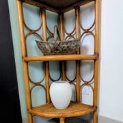 Vintage rattan corner shelf – Natural elegance and airy lines