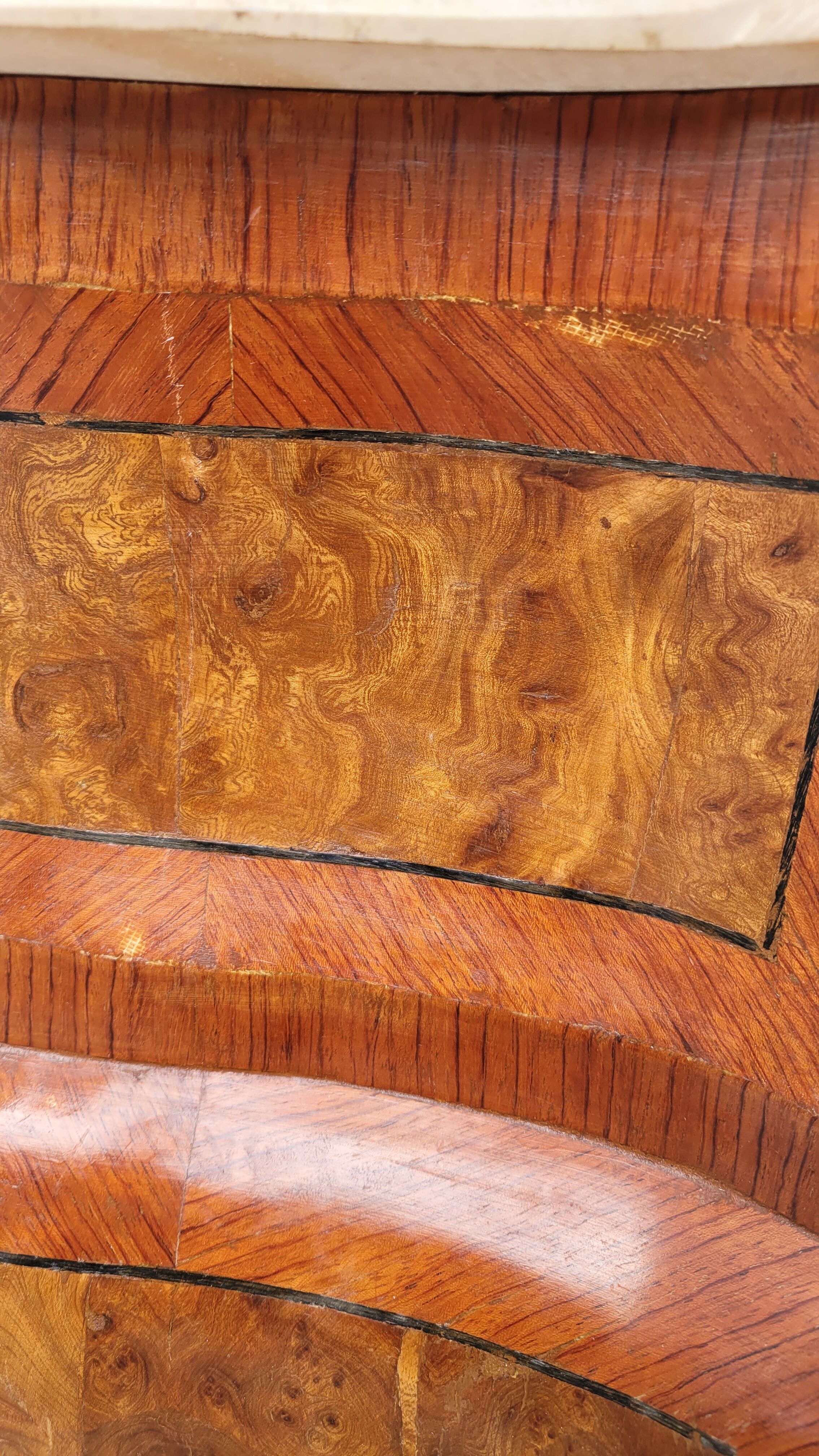 Louis XV style curved chest of drawers in marquetry