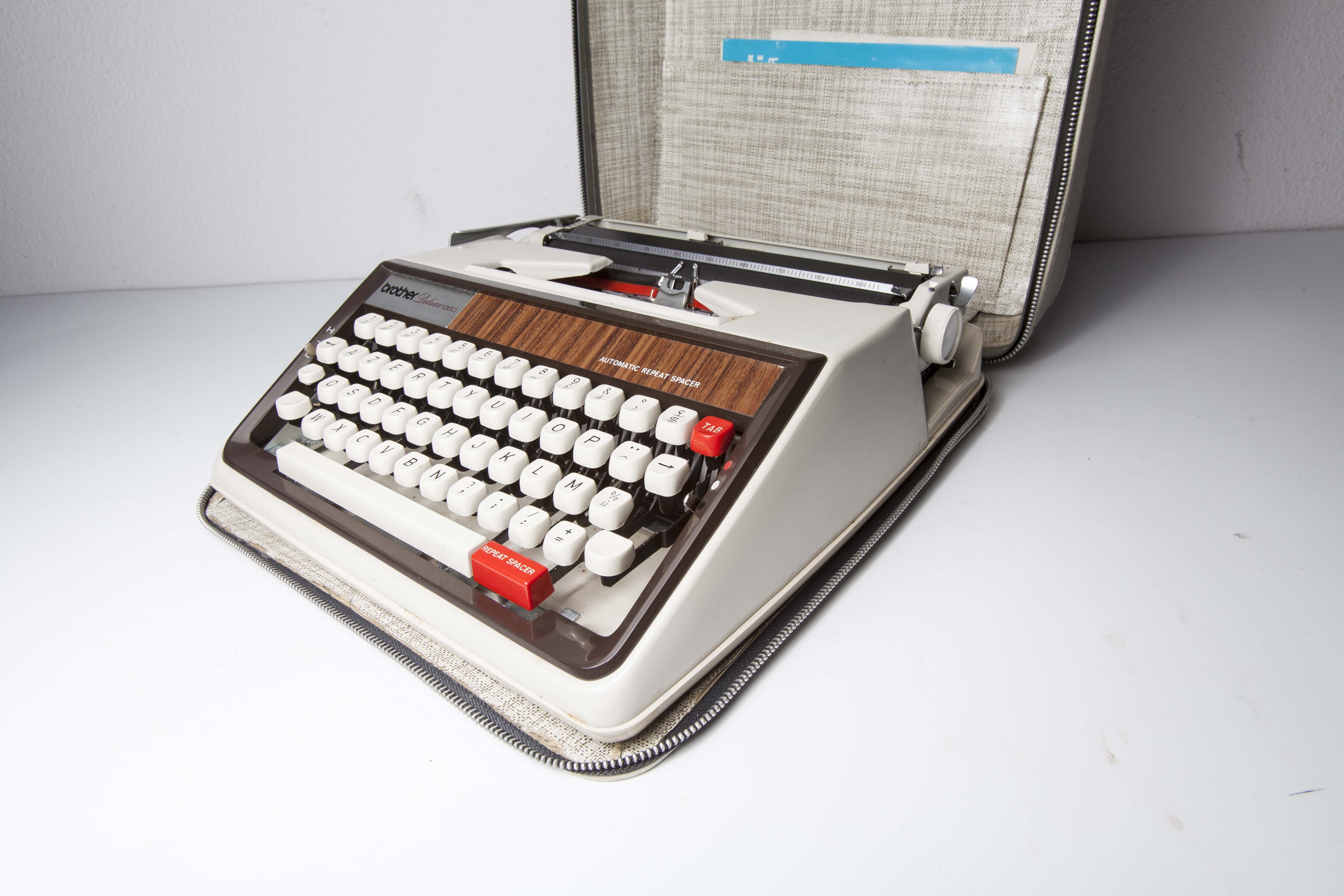Brother Deluxe 1350 revised typewrite 1971