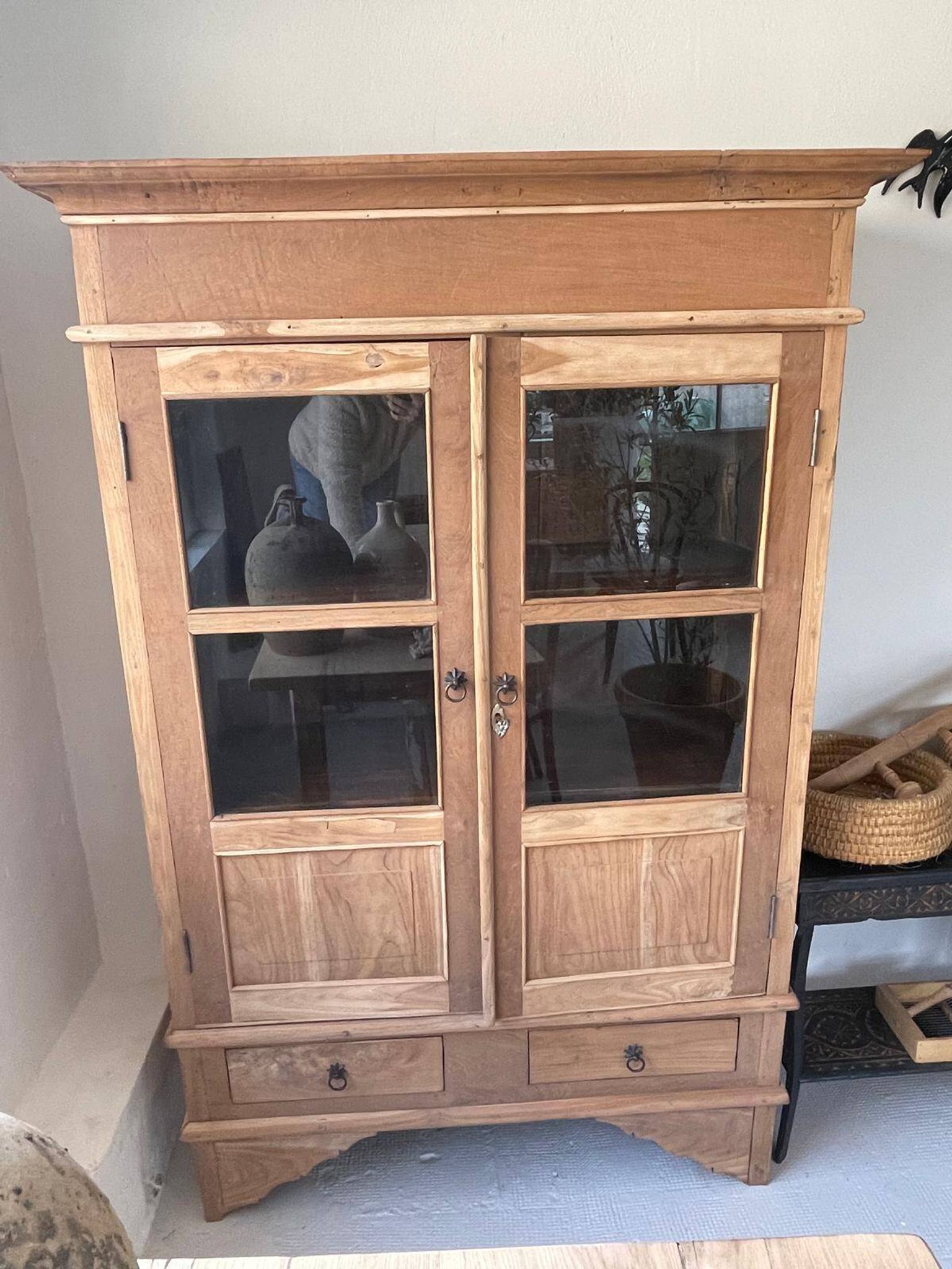 GLASS CABINET