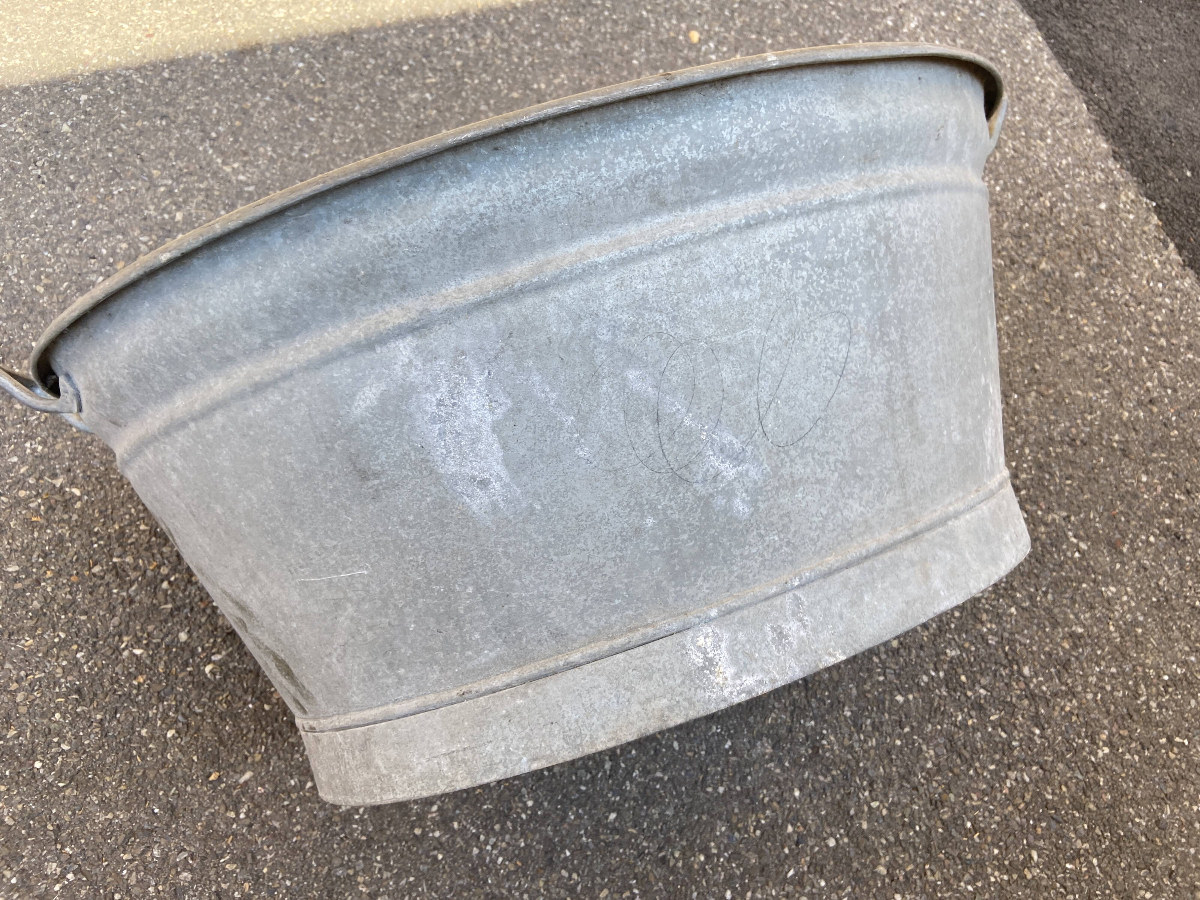 Vintage zinc basin 80 liters