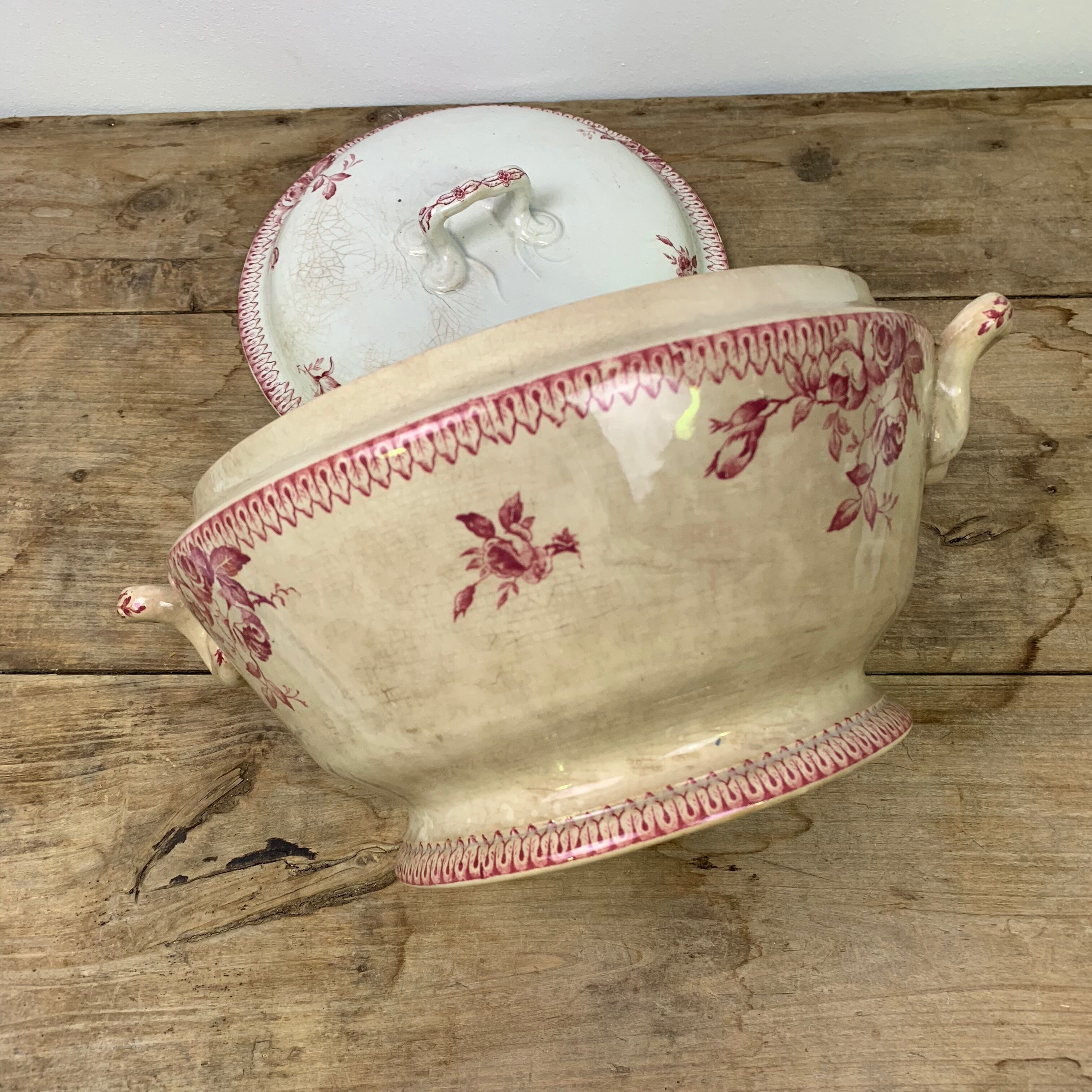 Gien porcelain tureen model Pomponnette