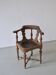 Fauteuil d'angle ancien sculpté avec assise en cuir