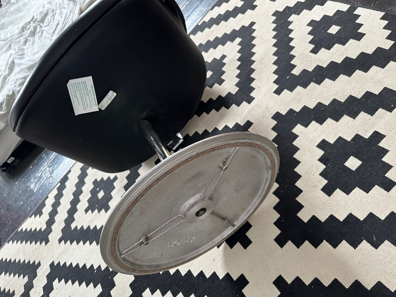 Fauteuil Tulip Pierre Paulin Artifort cuir noir