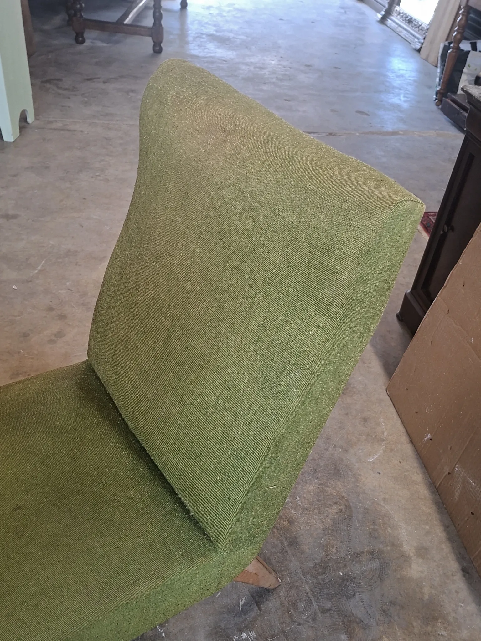 Pair of vintage armchairs with tapered legs from the 1950s.