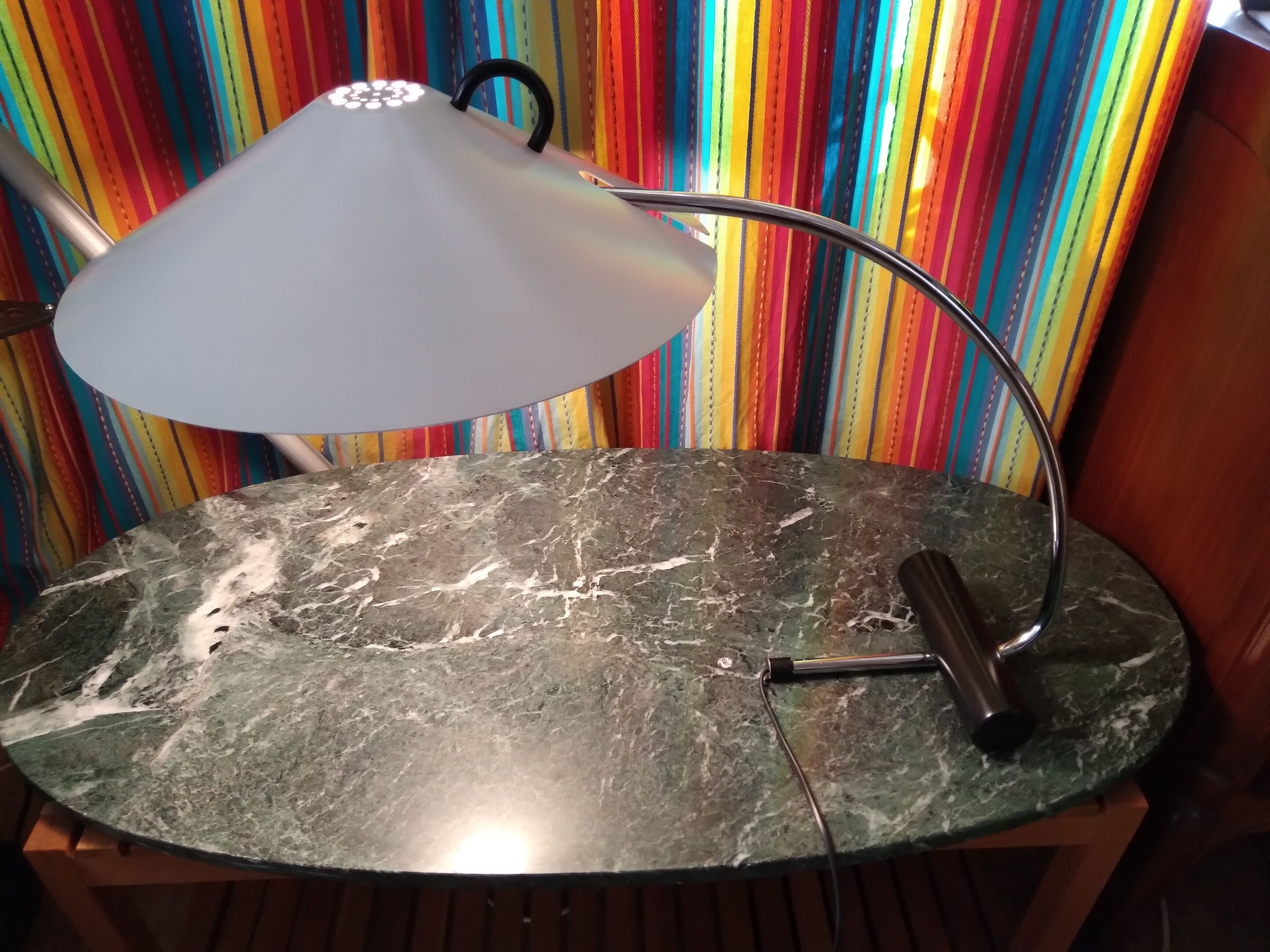 Counterweight desk lamp